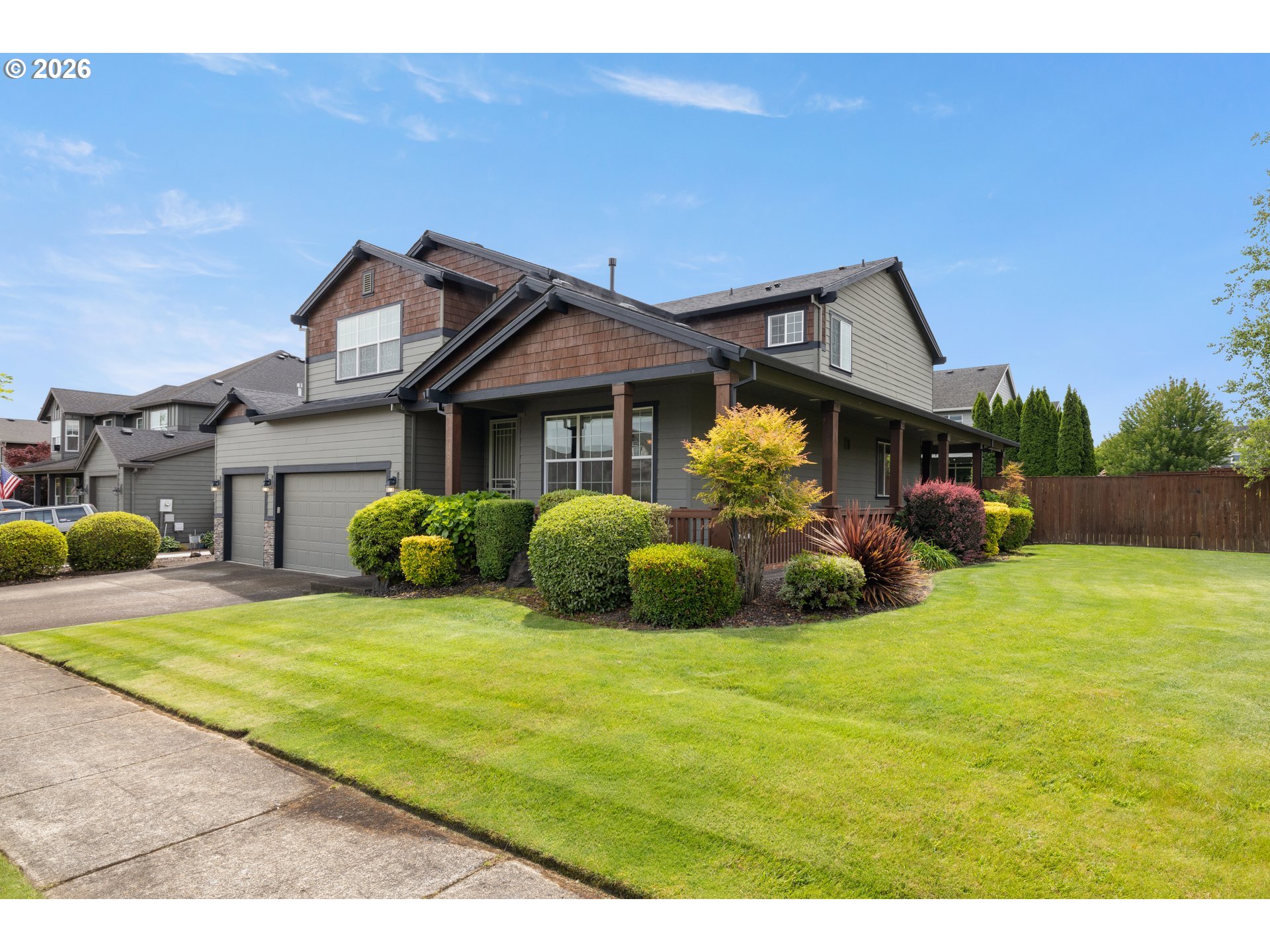 906 36th Pl Property Photo 1