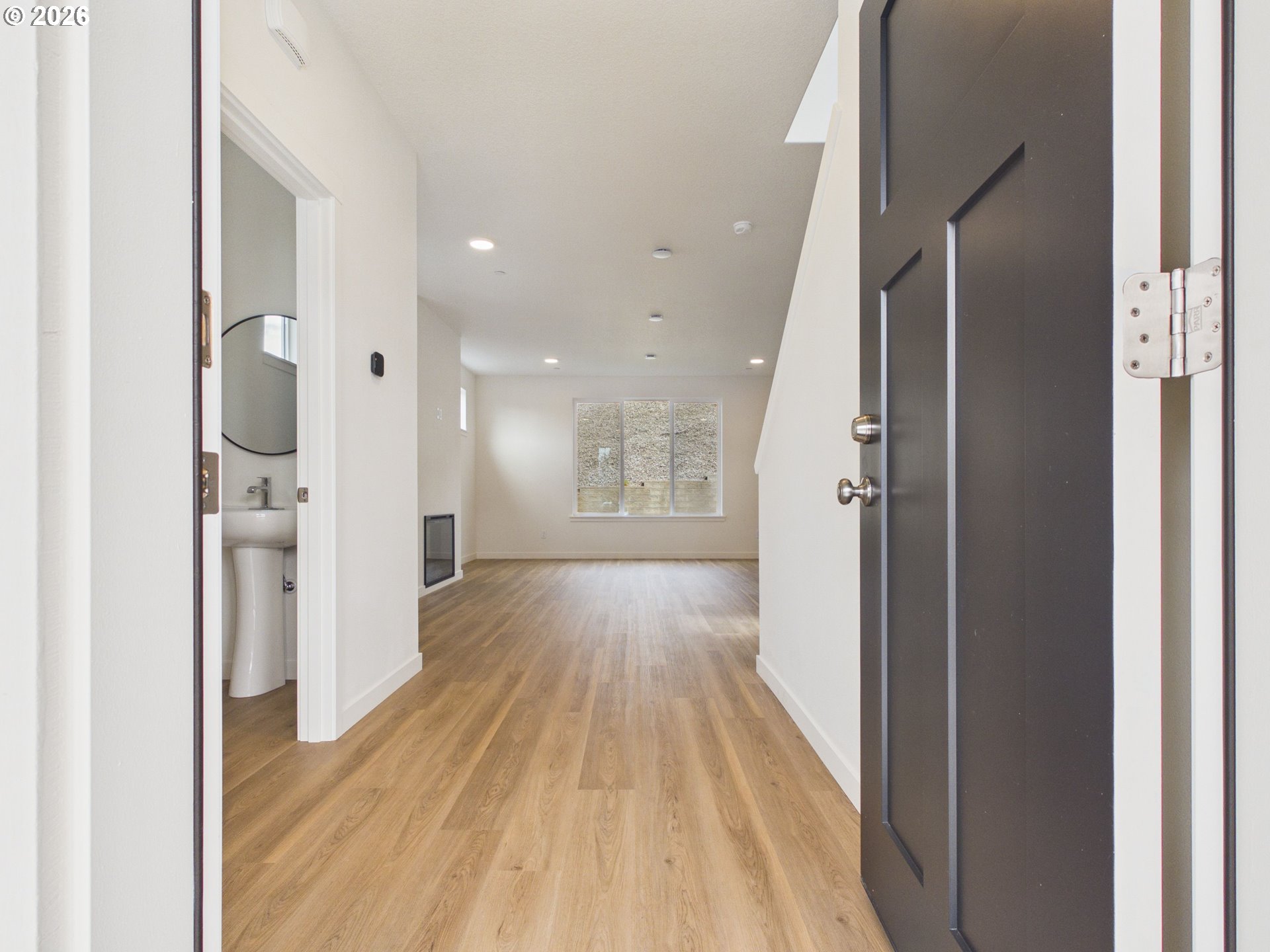 131 W 20th Way Property Photo 3