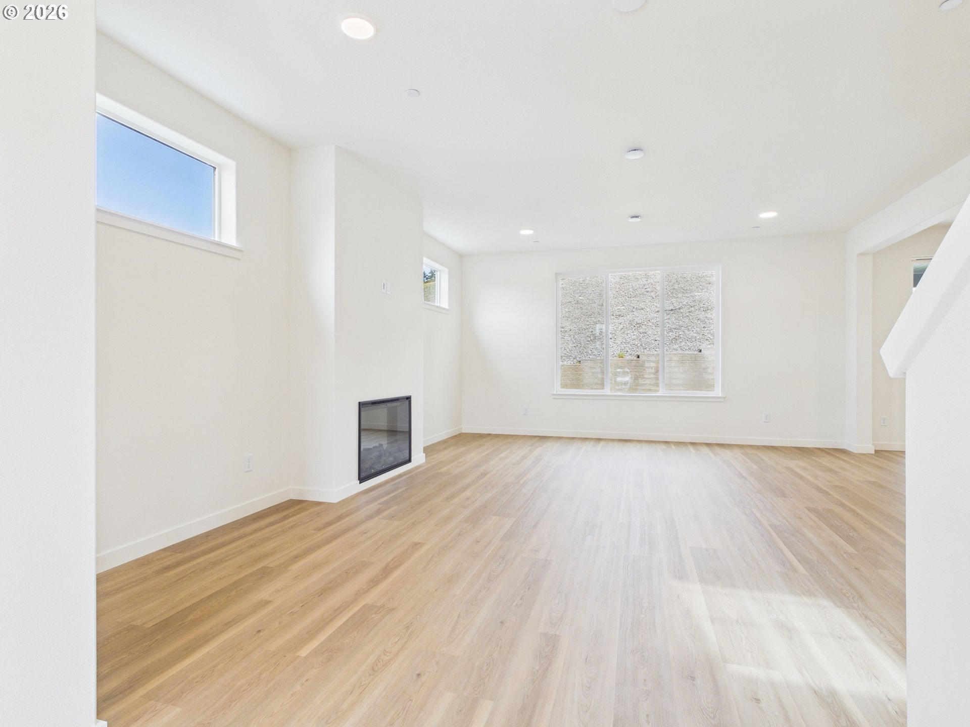 131 W 20th Way Property Photo 4