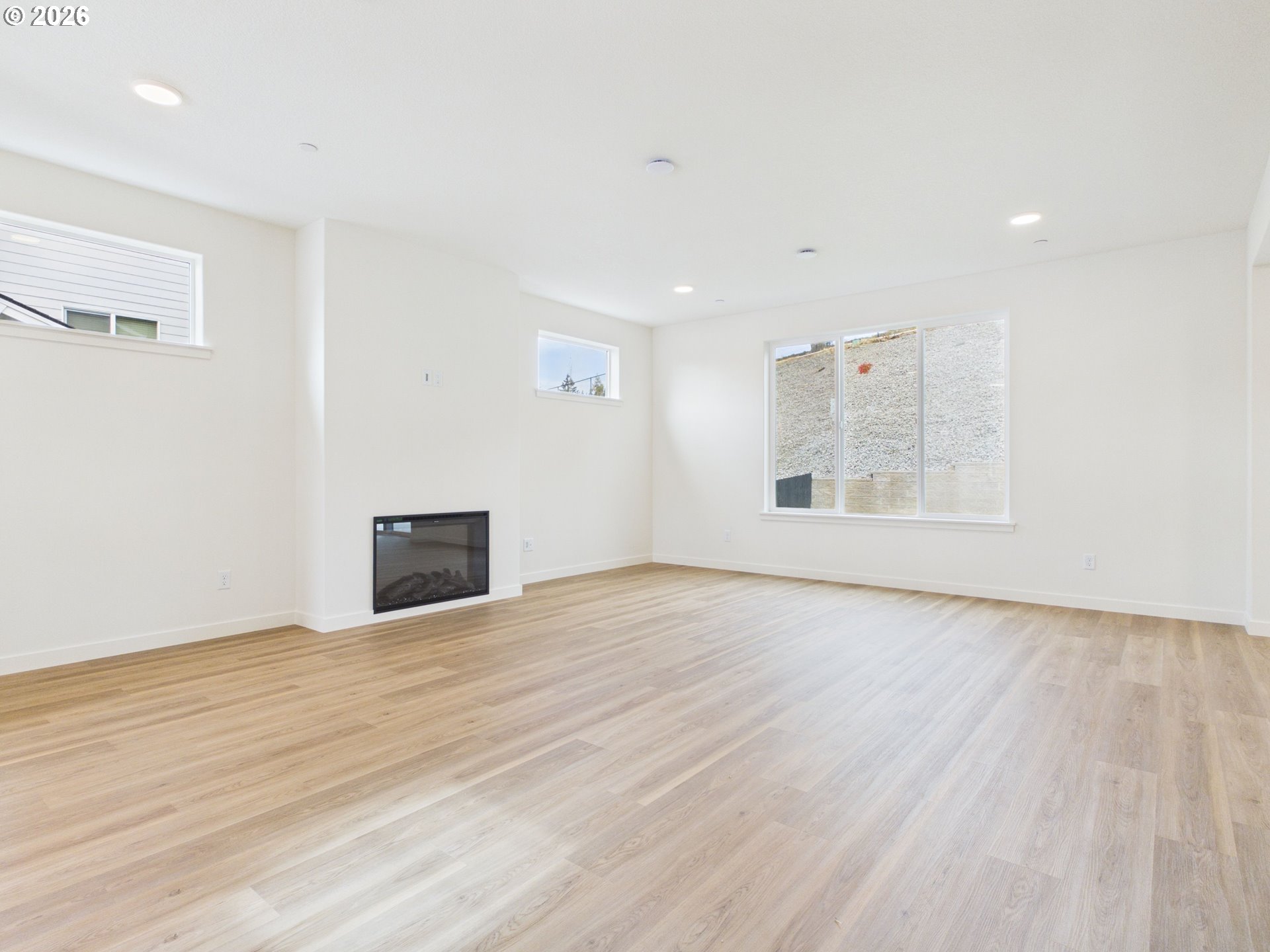 131 W 20th Way Property Photo 5