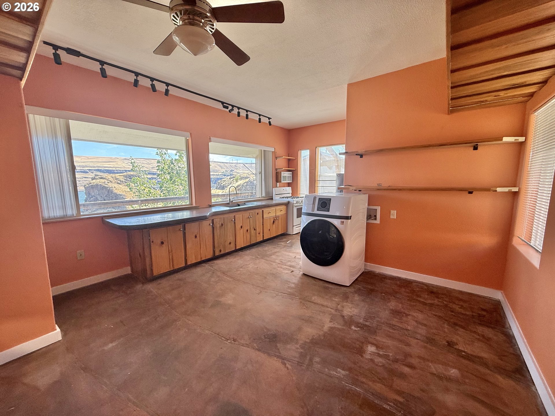 376 Fallbridge Rd Property Photo 7
