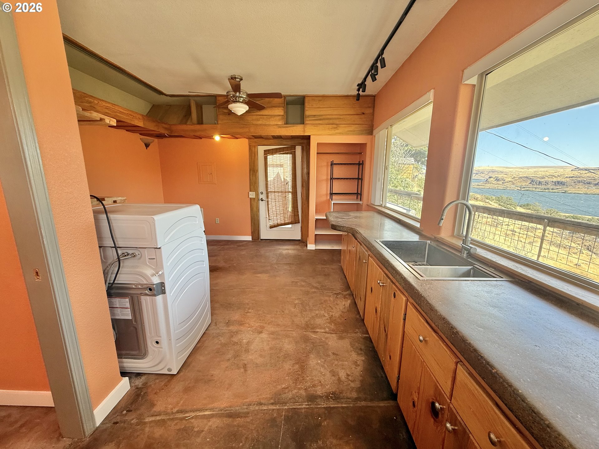 376 Fallbridge Rd Property Photo 14