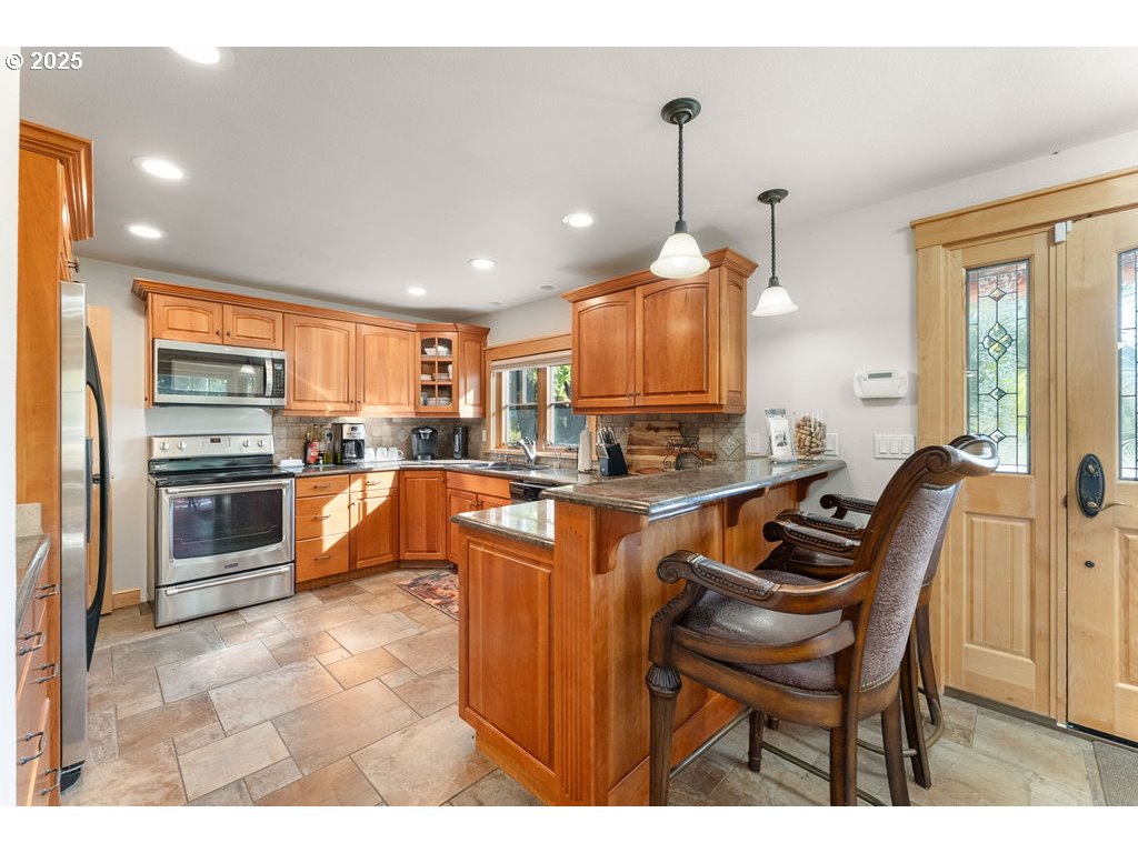 8690 Lookingglass Rd Property Photo 14
