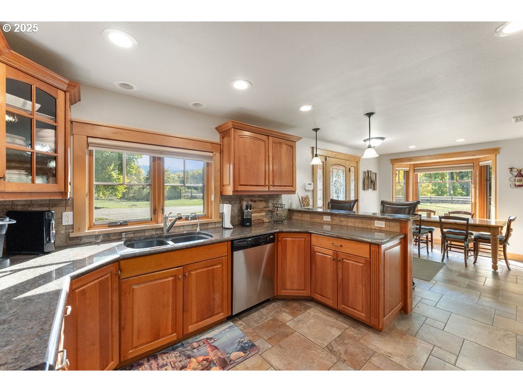 8690 Lookingglass Rd Property Photo 16