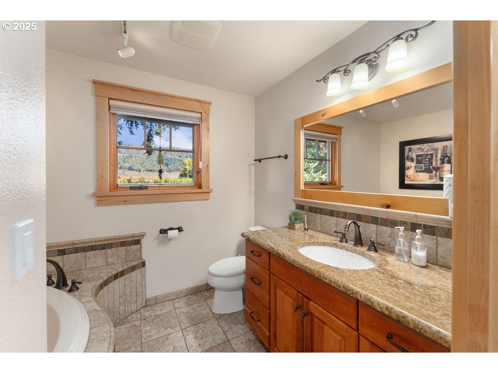 8690 Lookingglass Rd Property Photo 18