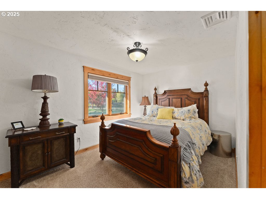 8690 Lookingglass Rd Property Photo 20