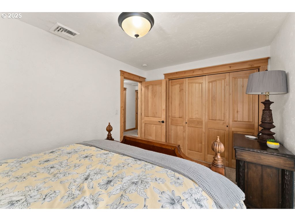 8690 Lookingglass Rd Property Photo 21