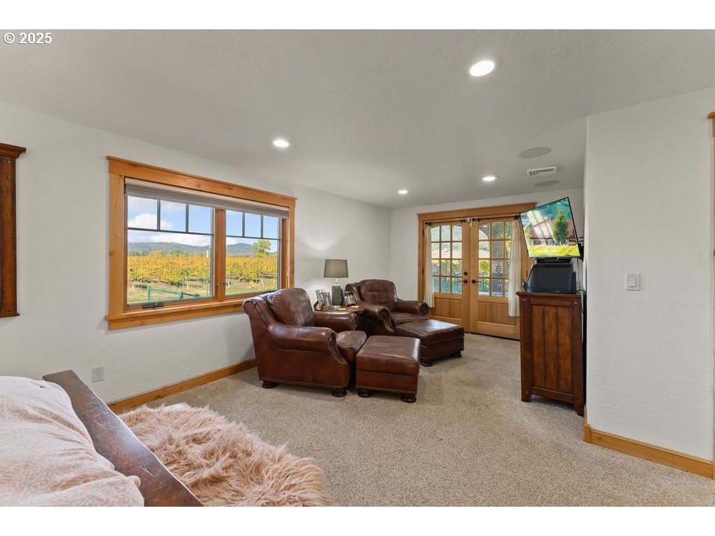 8690 Lookingglass Rd Property Photo 23