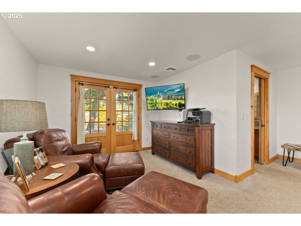 8690 Lookingglass Rd Property Photo 25
