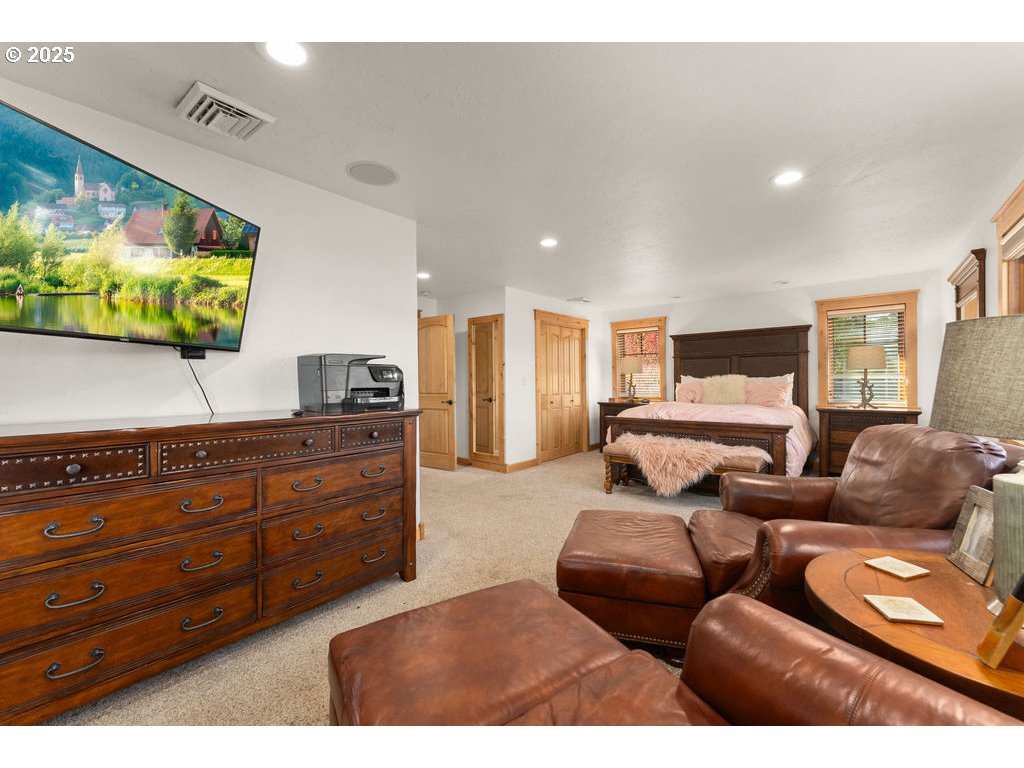 8690 Lookingglass Rd Property Photo 26