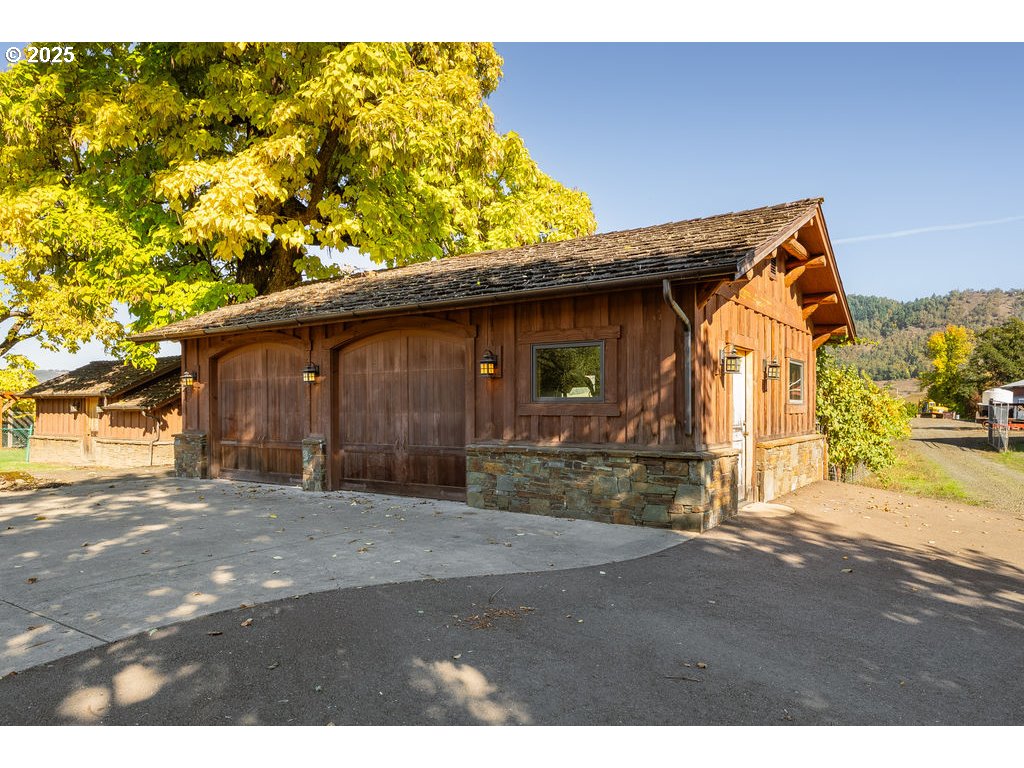 8690 Lookingglass Rd Property Photo 31