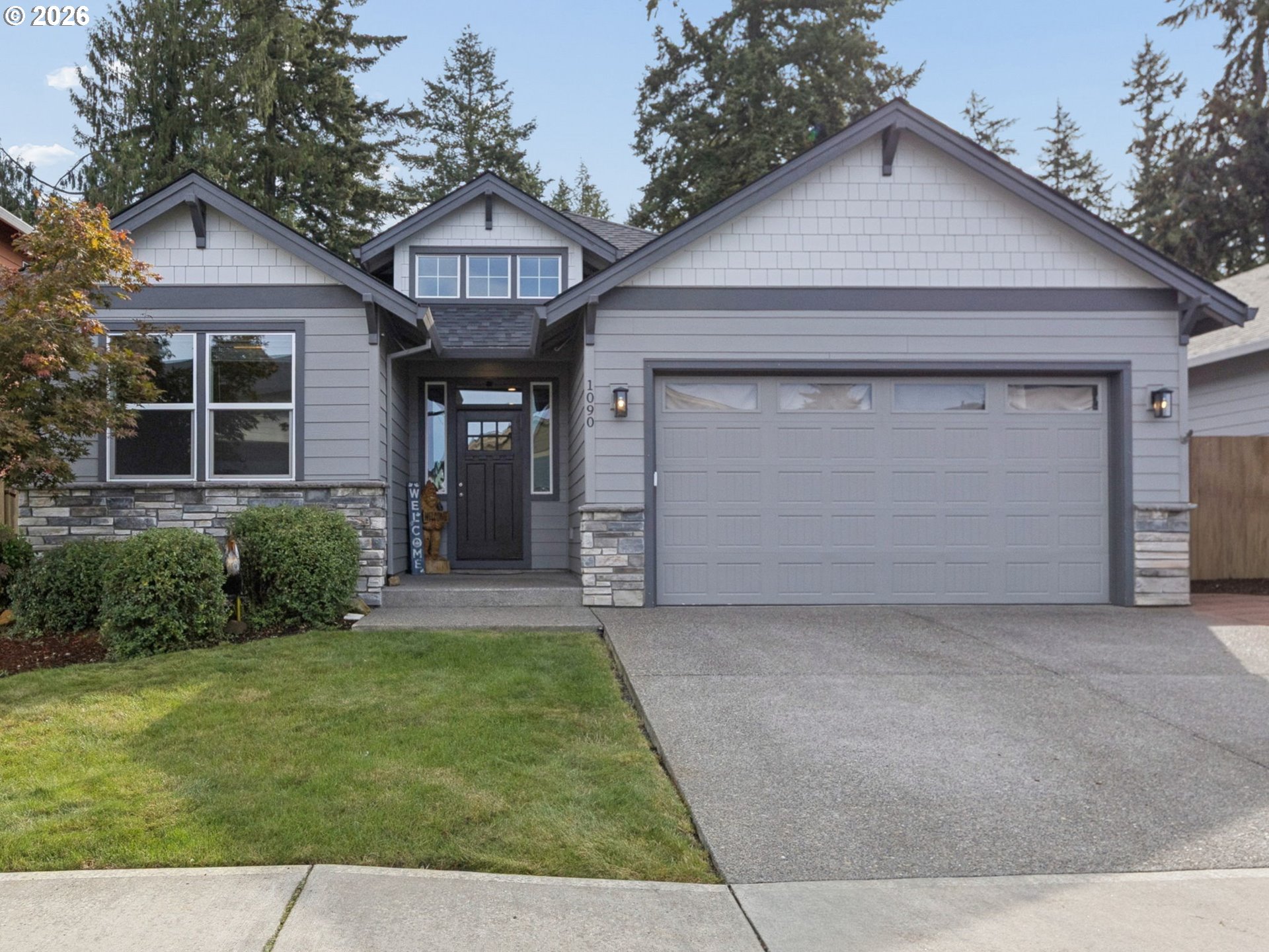 1090 Ne Regan Hill Loop Property Photo 1