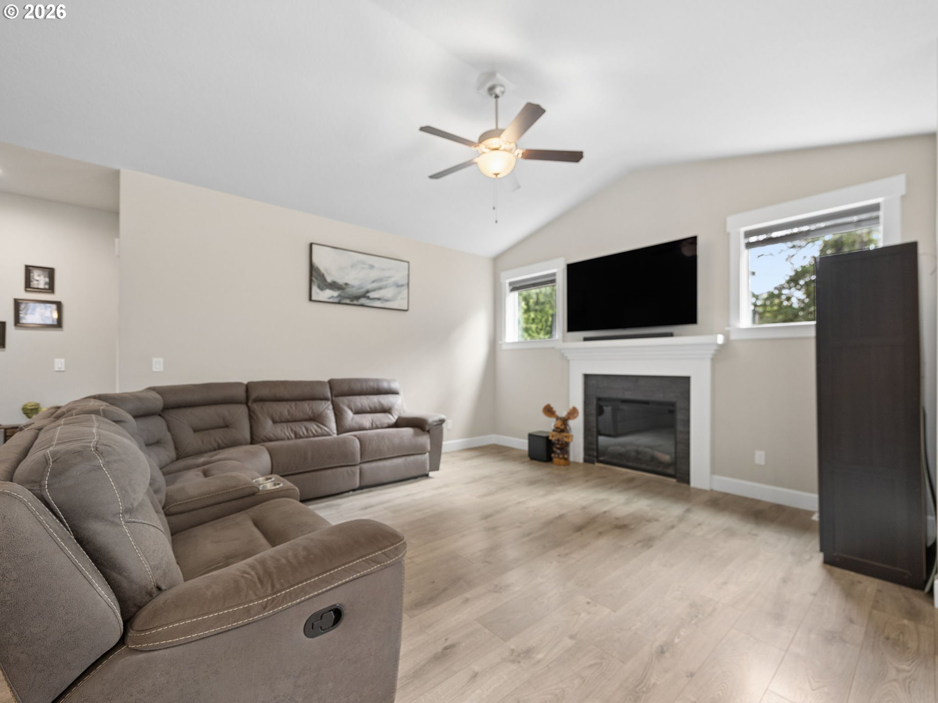 1090 Ne Regan Hill Loop Property Photo 8