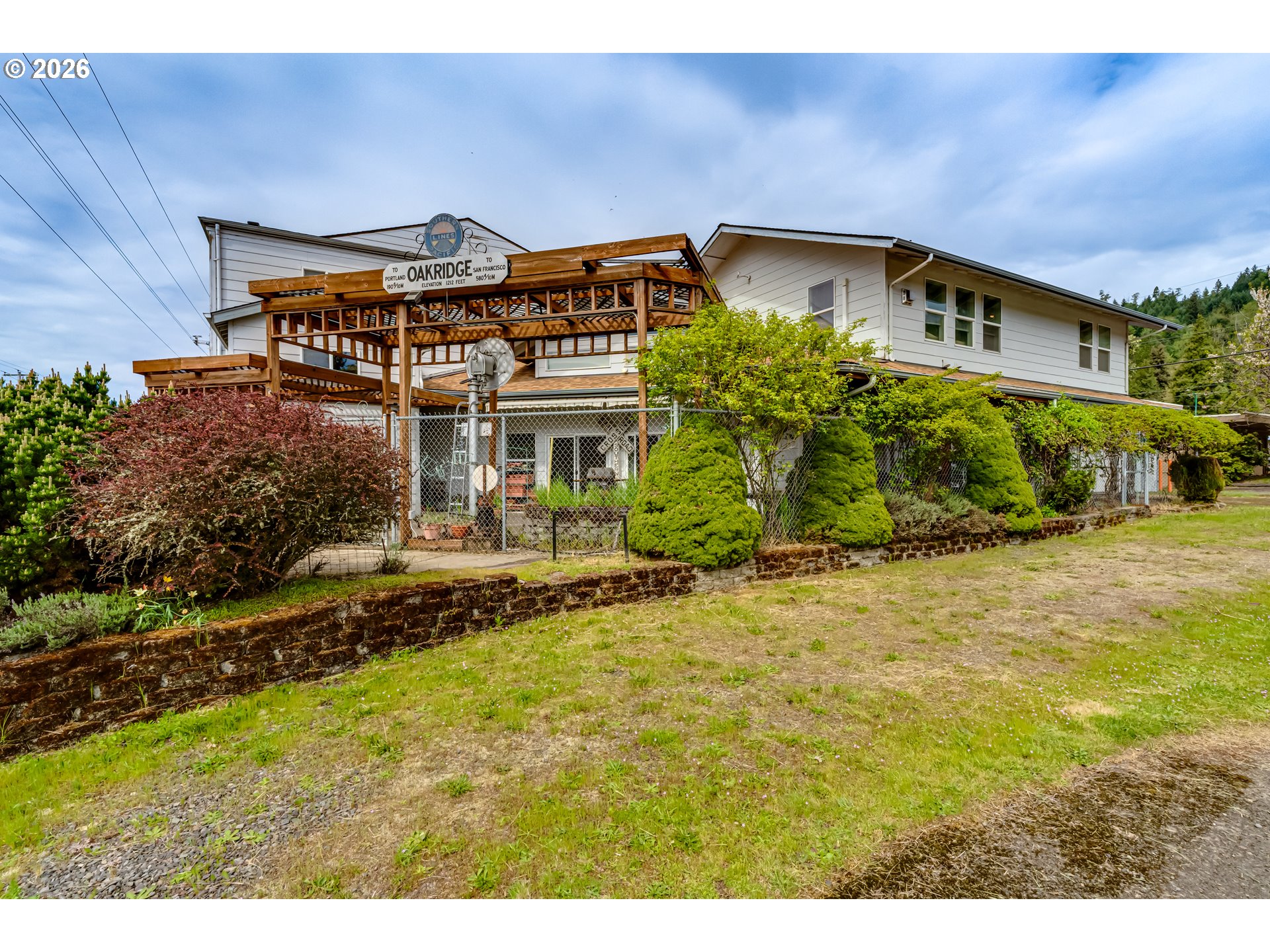 48251 E COMMERCIAL ST Property Photo 1