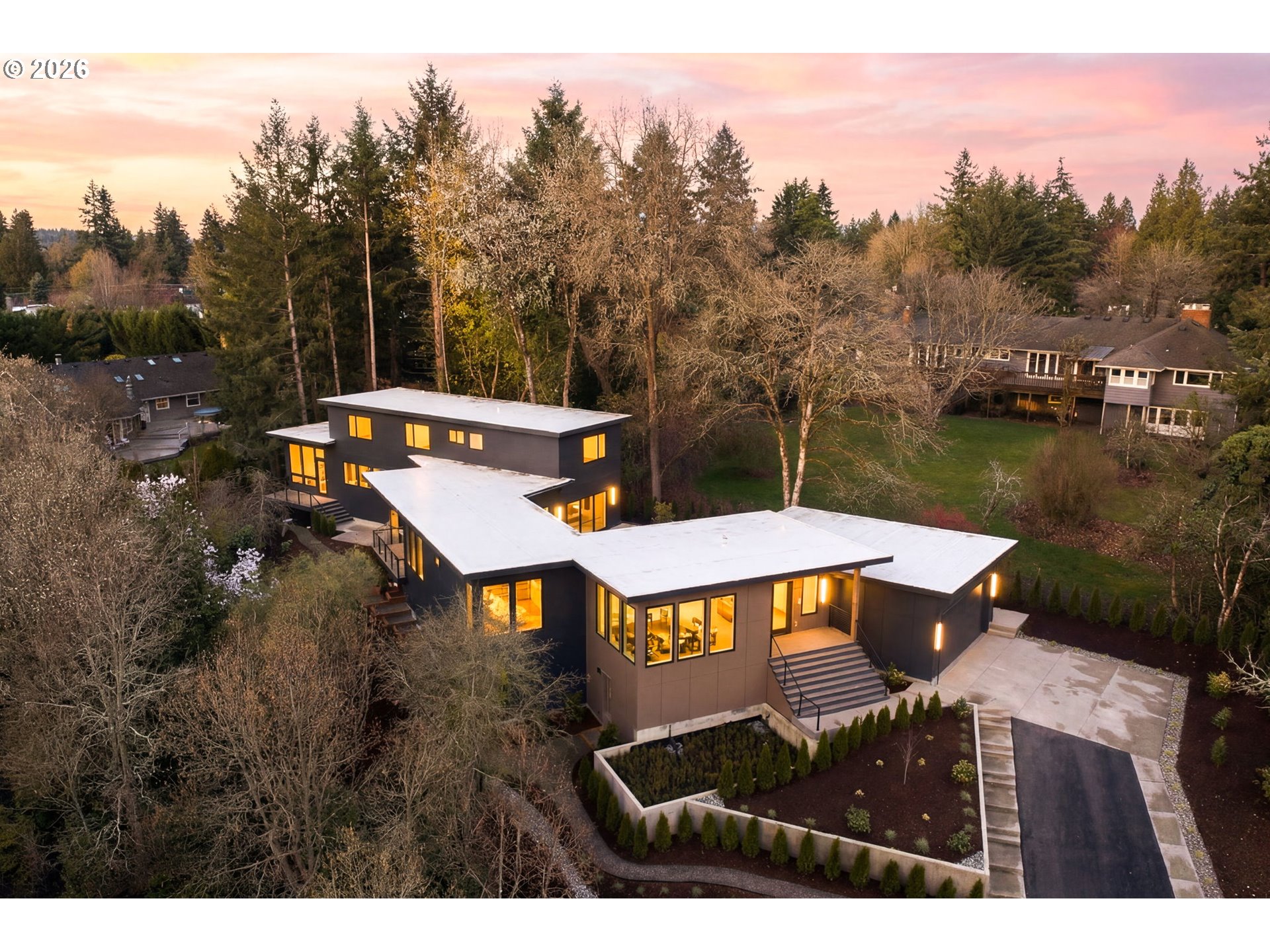 6233 SW HAMILTON WAY