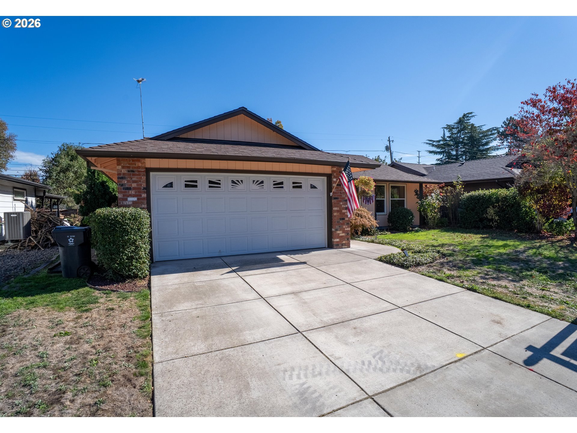1742 Ne Raywanda Ct Property Photo 3