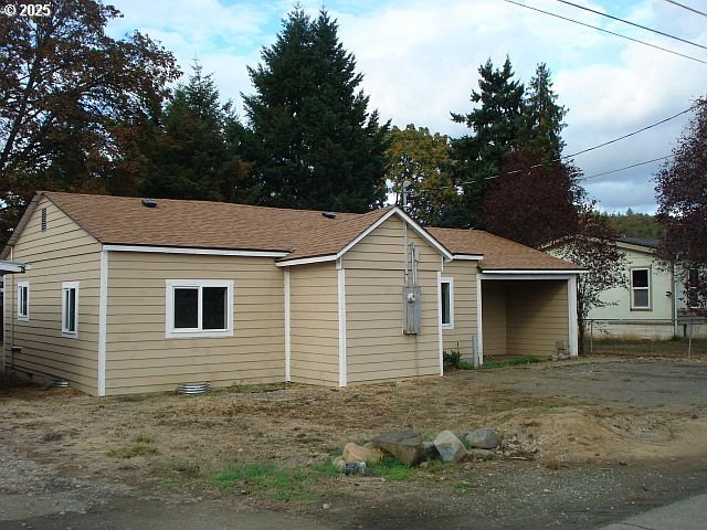 961 NE BROADWAY ST Property Photo 1