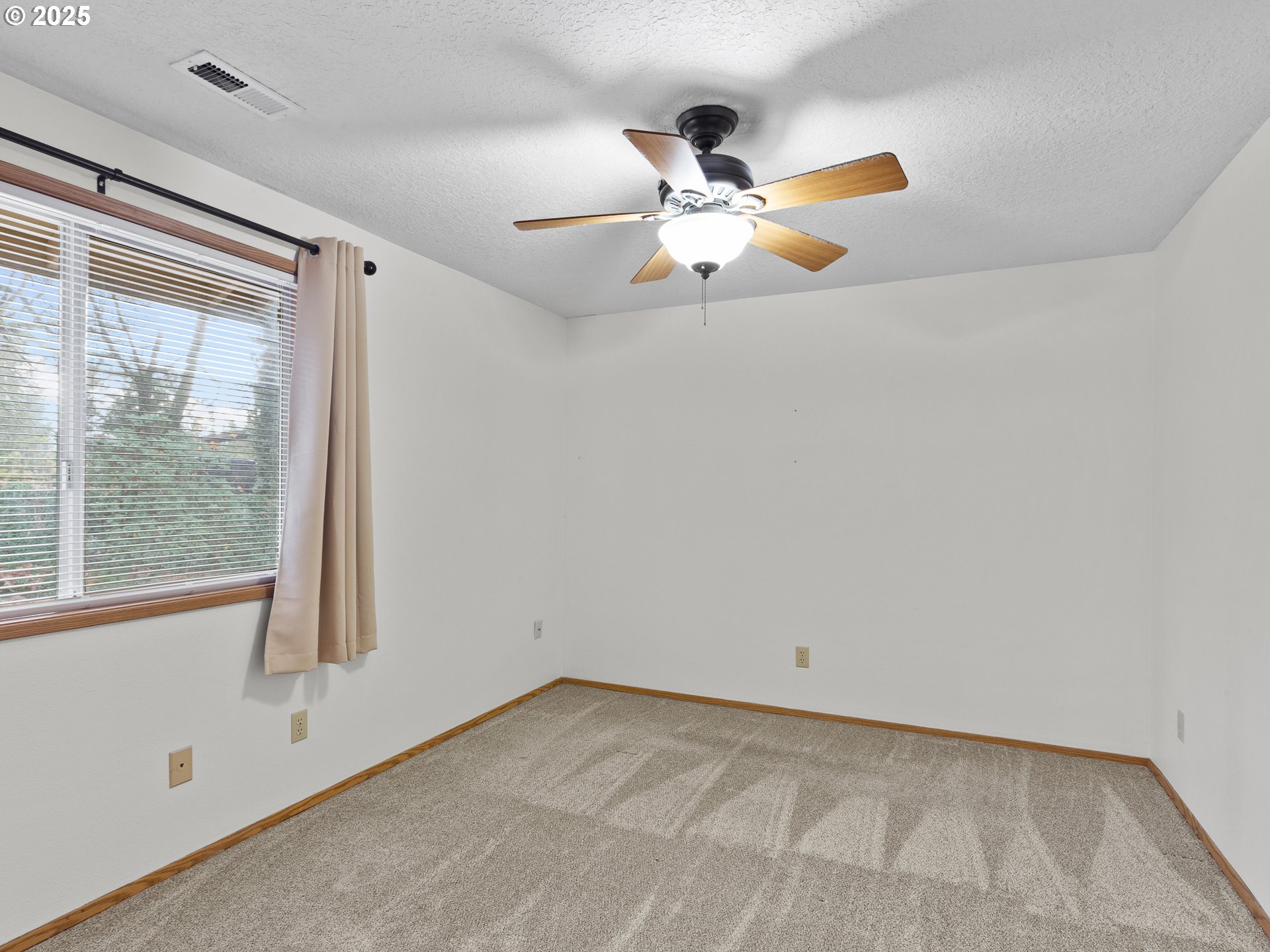 2319 Ne 152nd Cir Property Photo 21