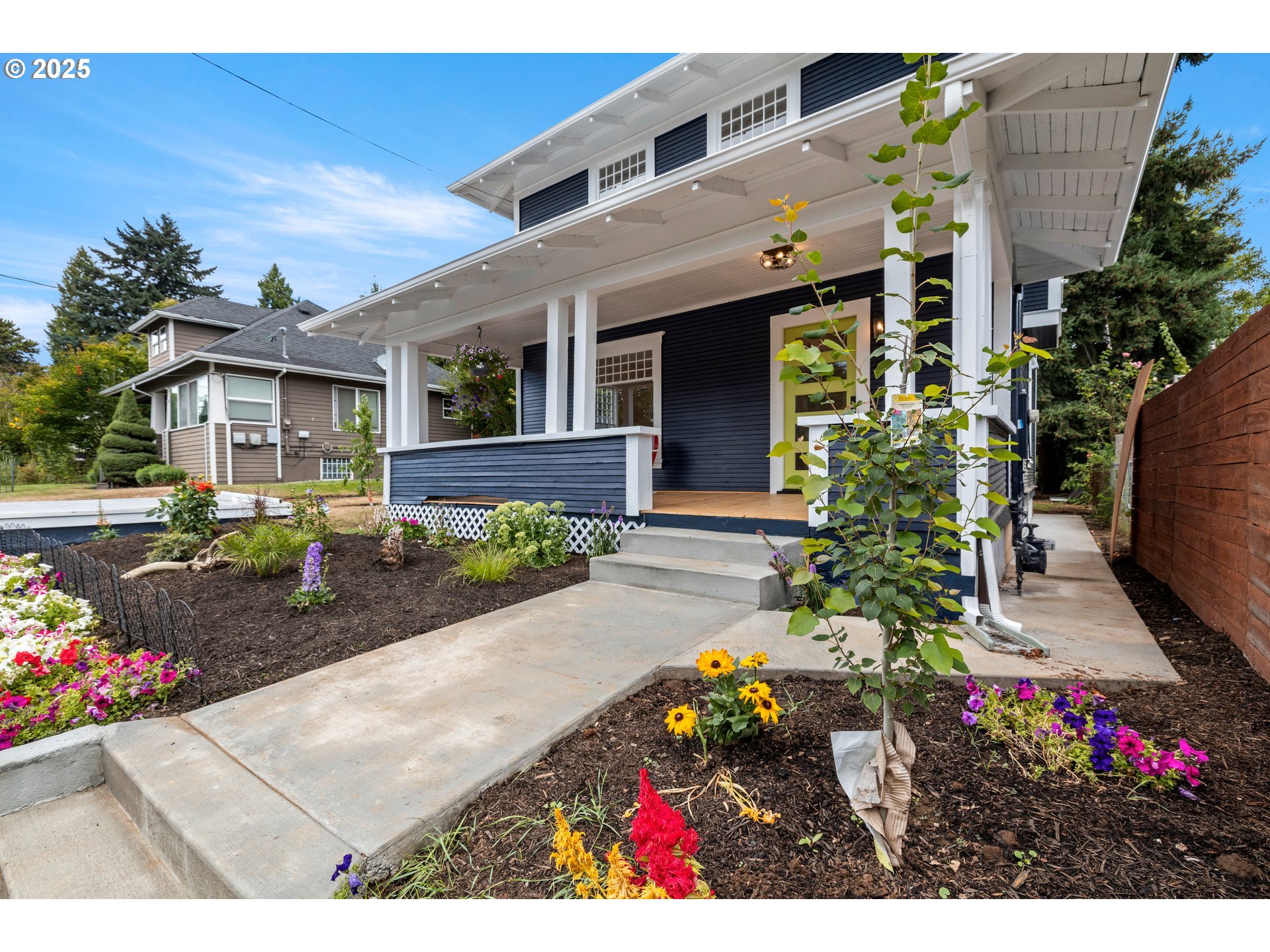 2021 N Sumner St Property Photo 1