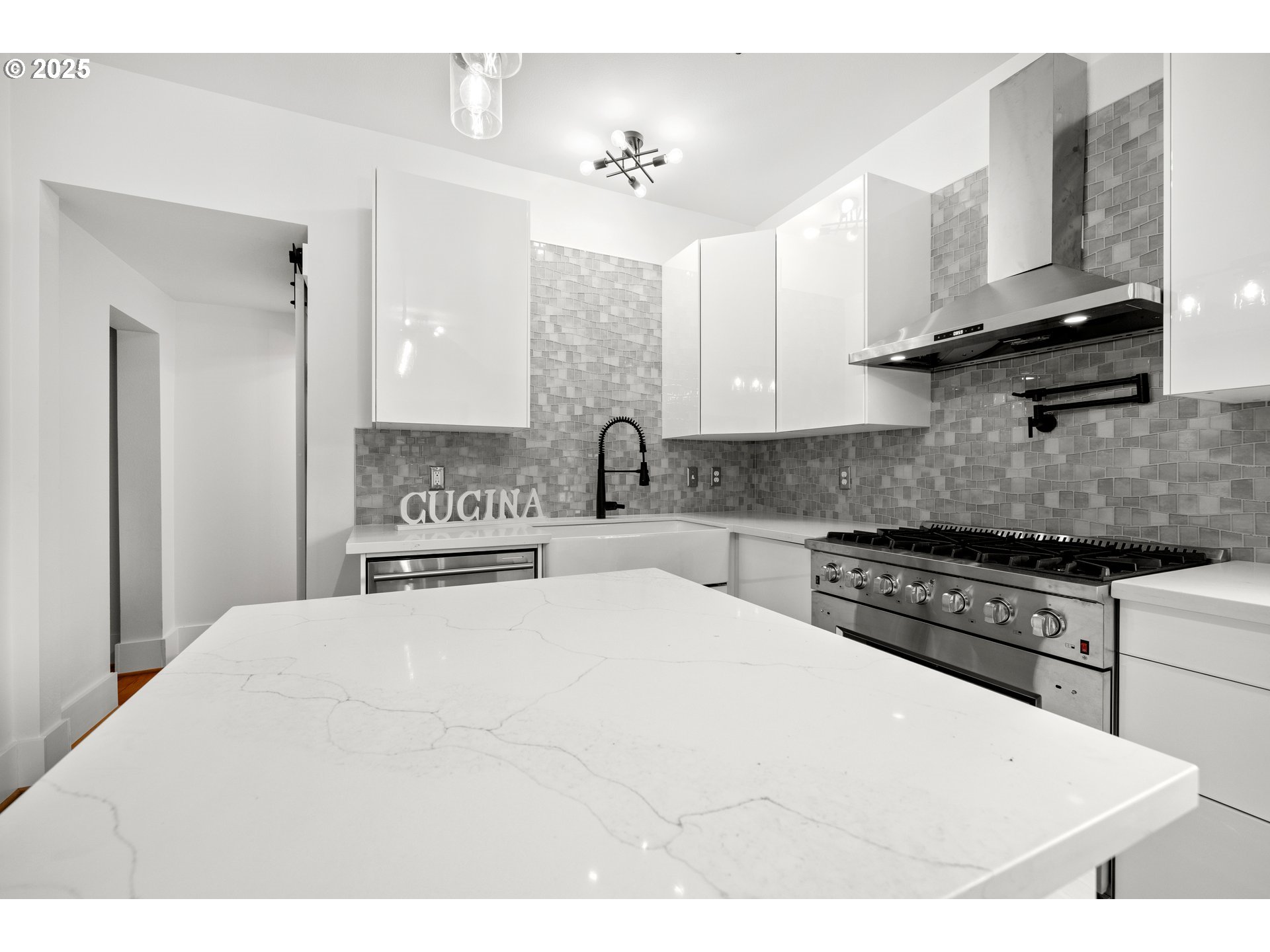2021 N Sumner St Property Photo 10