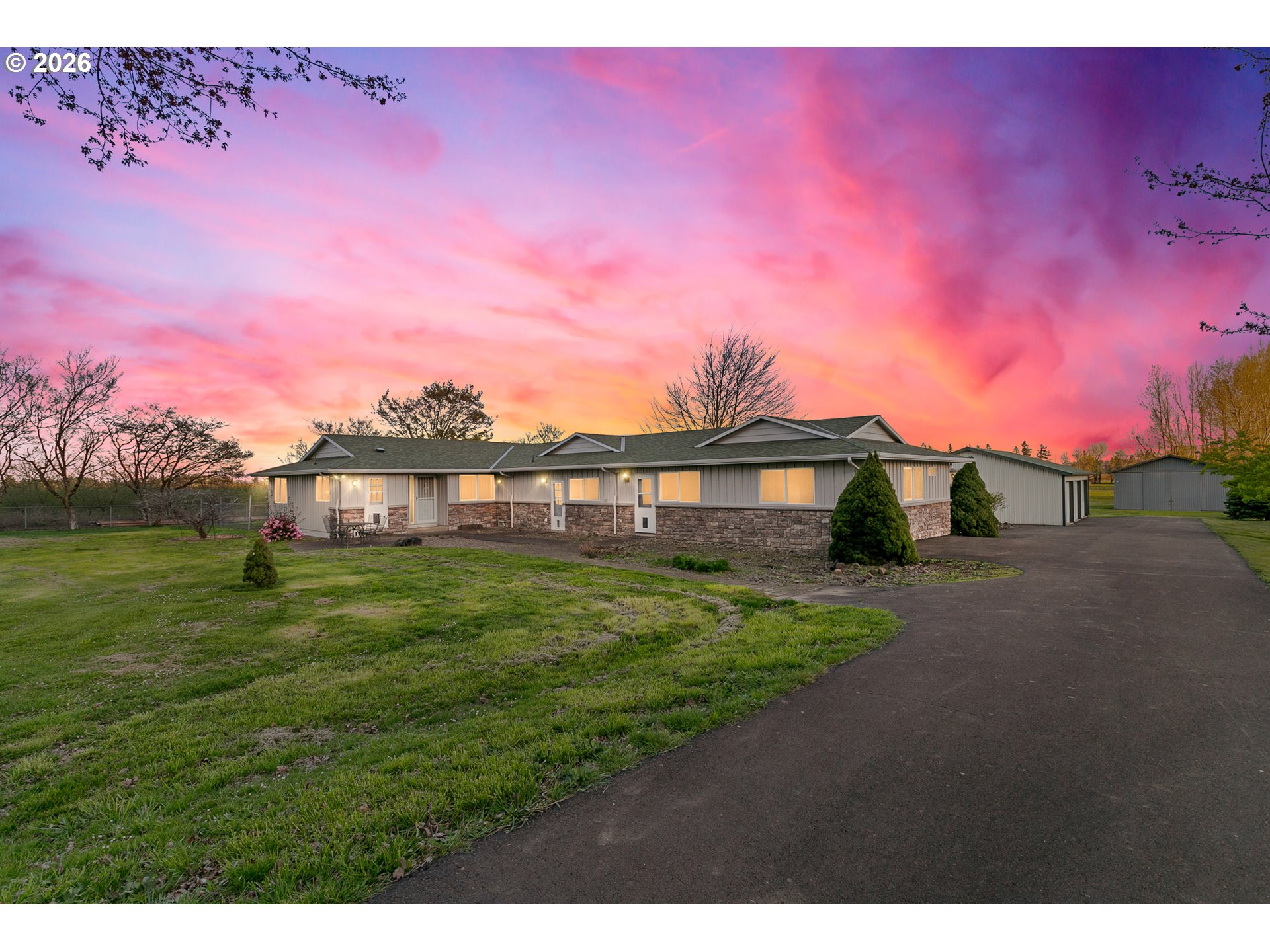 10418 Champoeg Rd Property Photo 1
