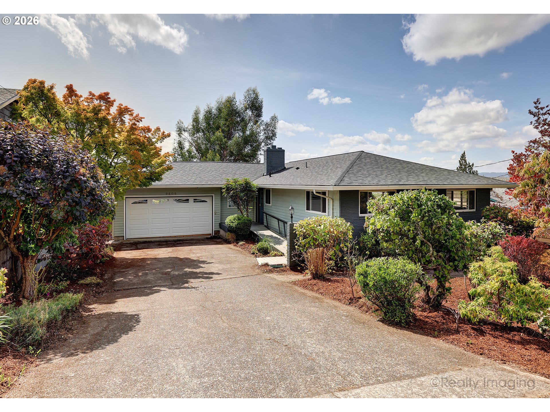 2609 E Mcloughlin Blvd Property Photo 1