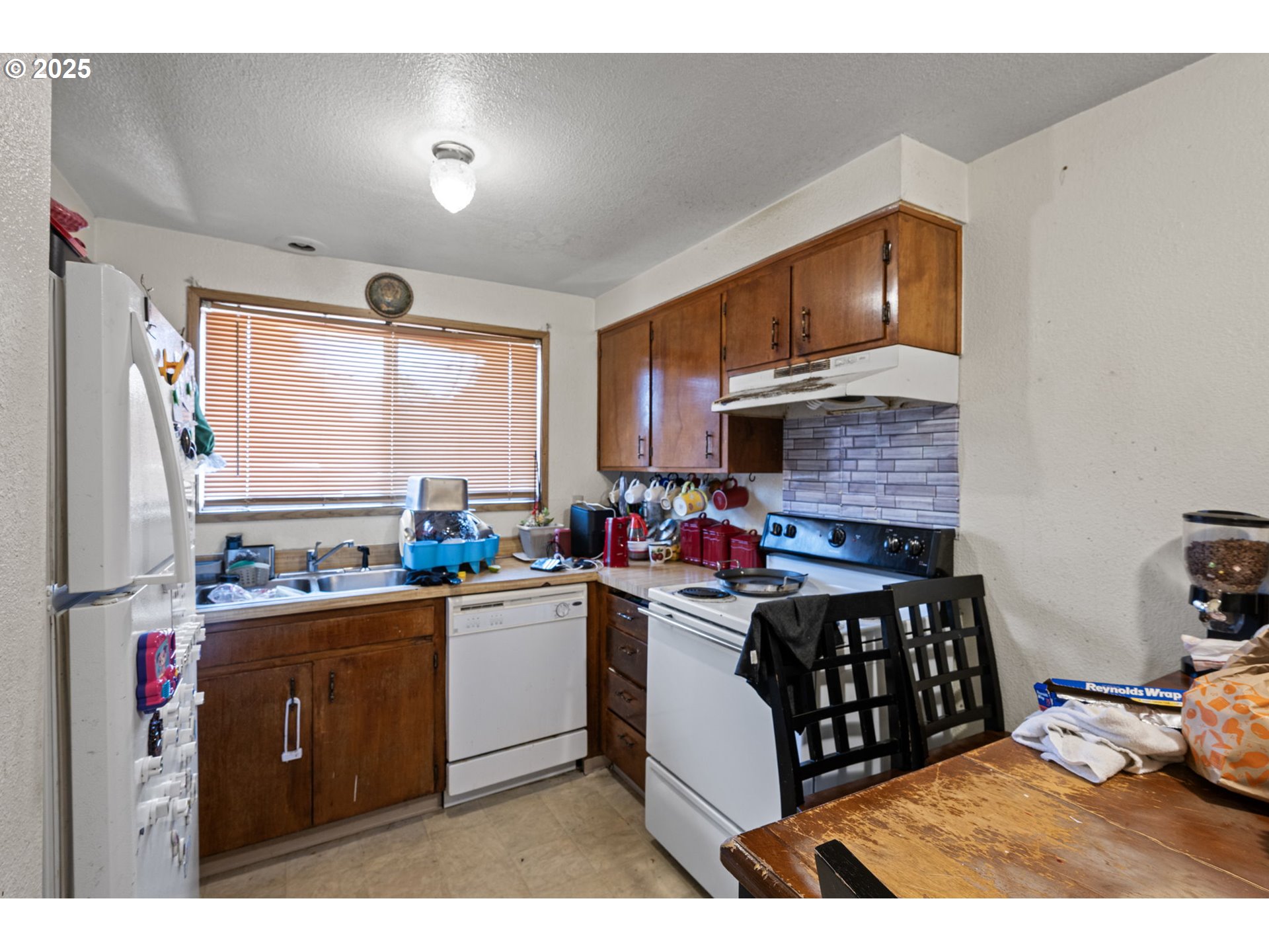 1194 R St Property Photo 4