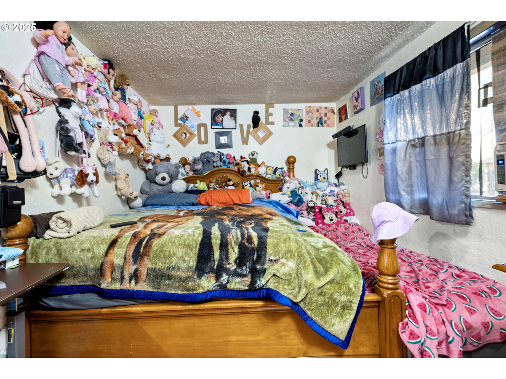 1194 R St Property Photo 8