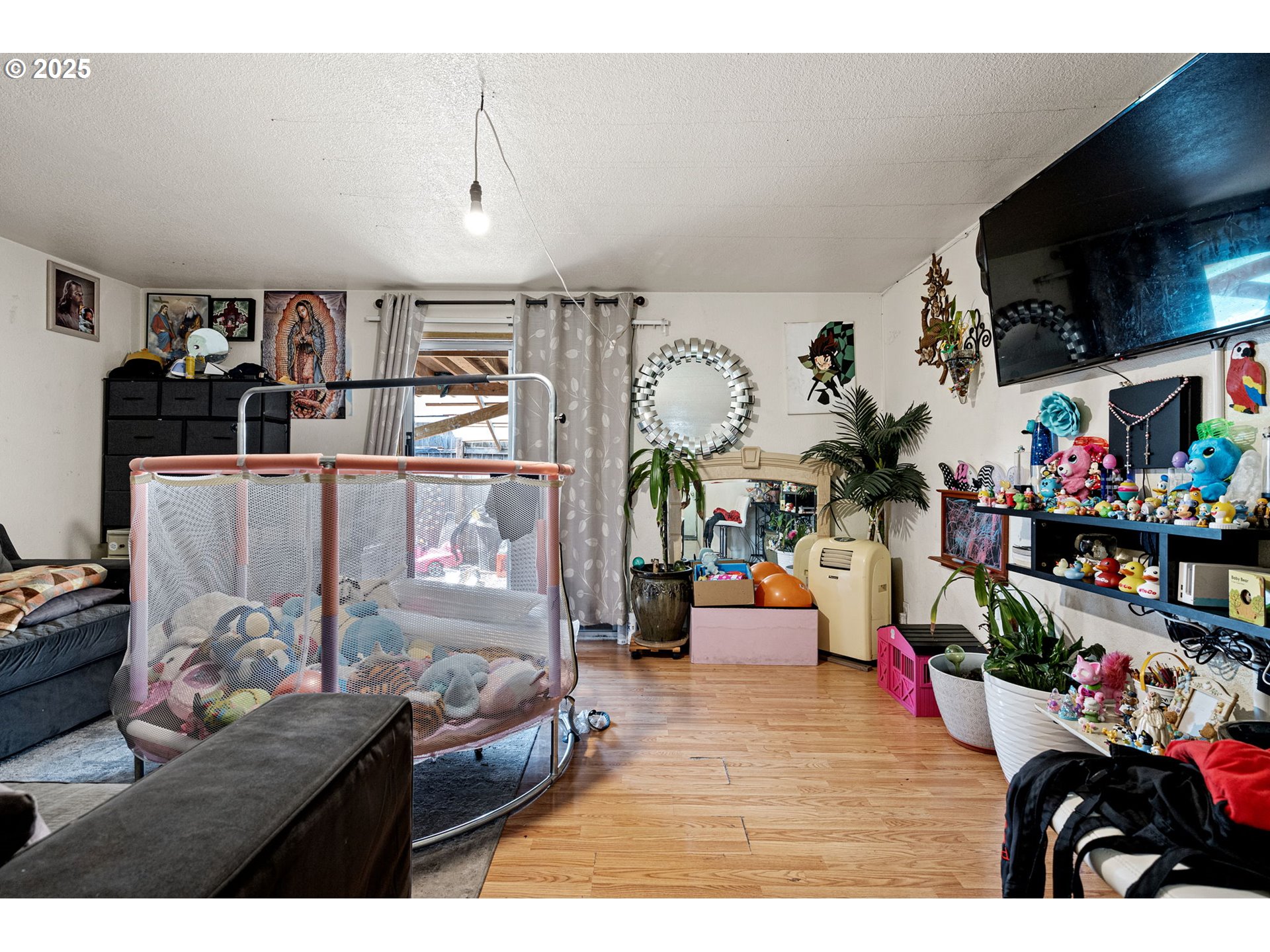 1194 R St Property Photo 16