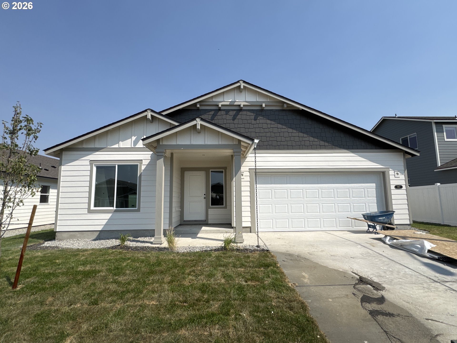 867 E Kinsley Ave Property Photo 1