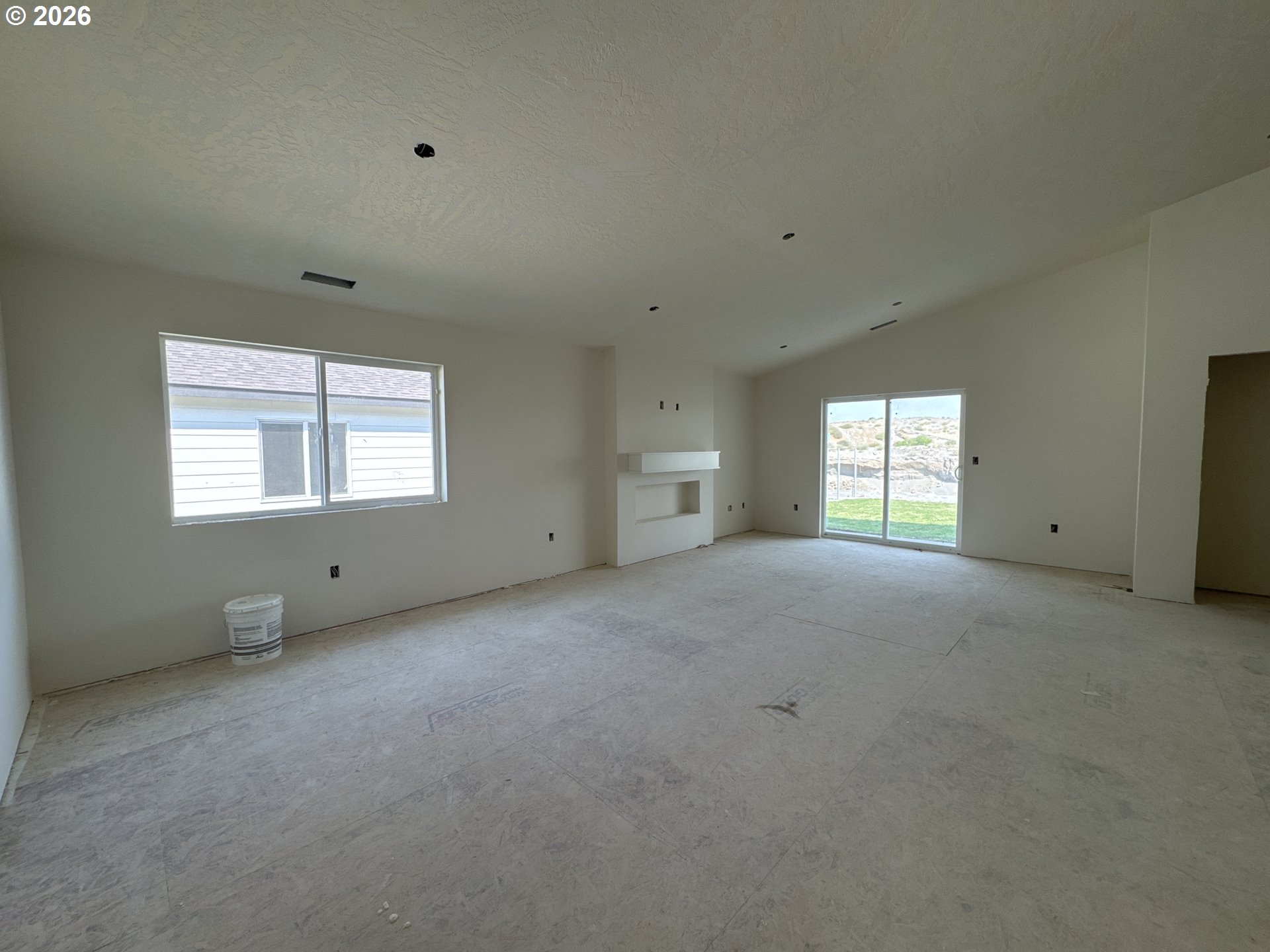 867 E Kinsley Ave Property Photo 3
