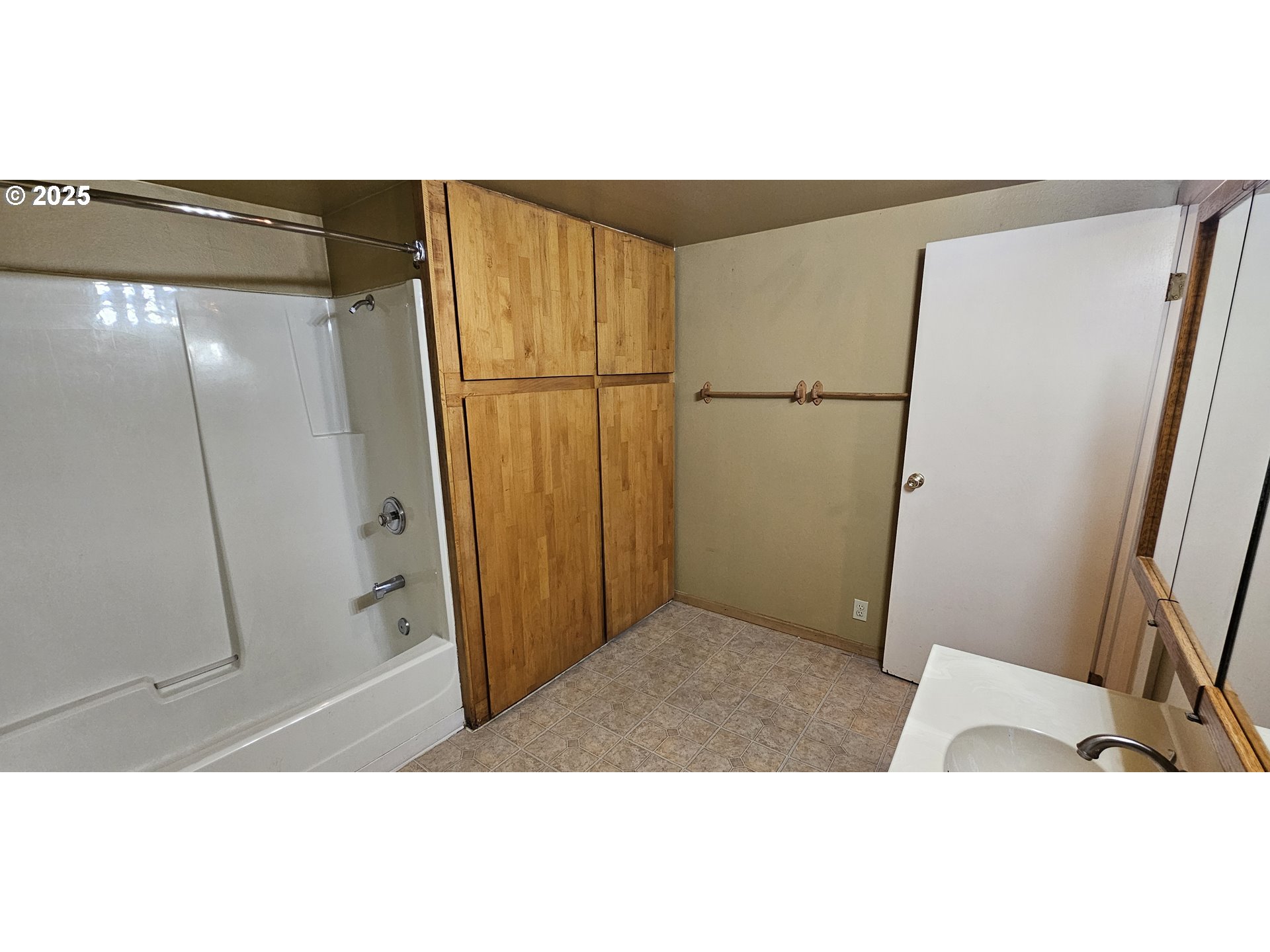 420 W D Ave Property Photo 8
