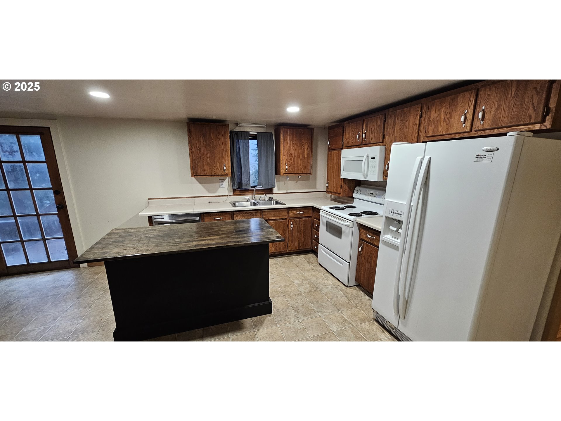 420 W D Ave Property Photo 10