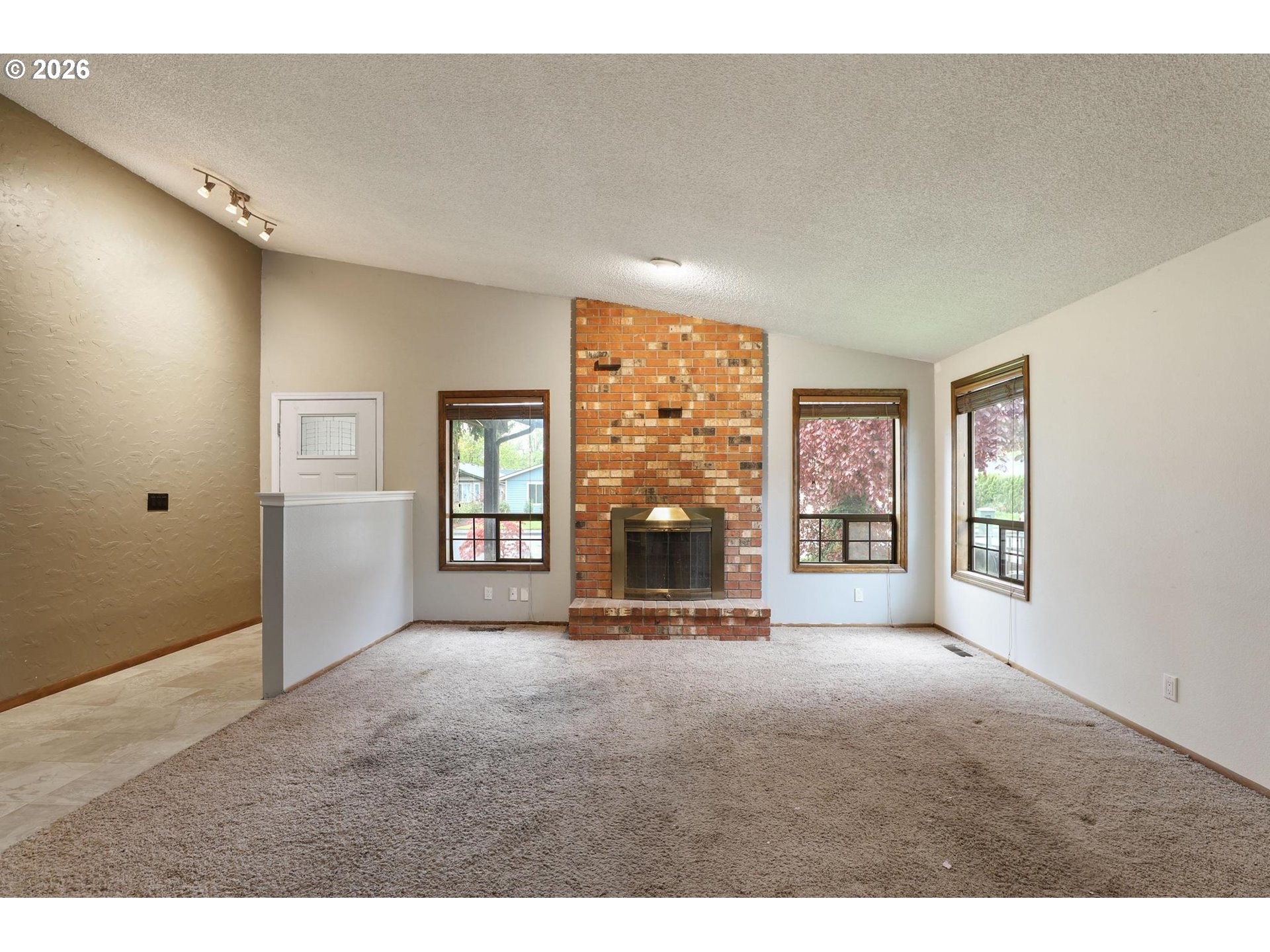 577 Citation Dr Ne Property Photo 5