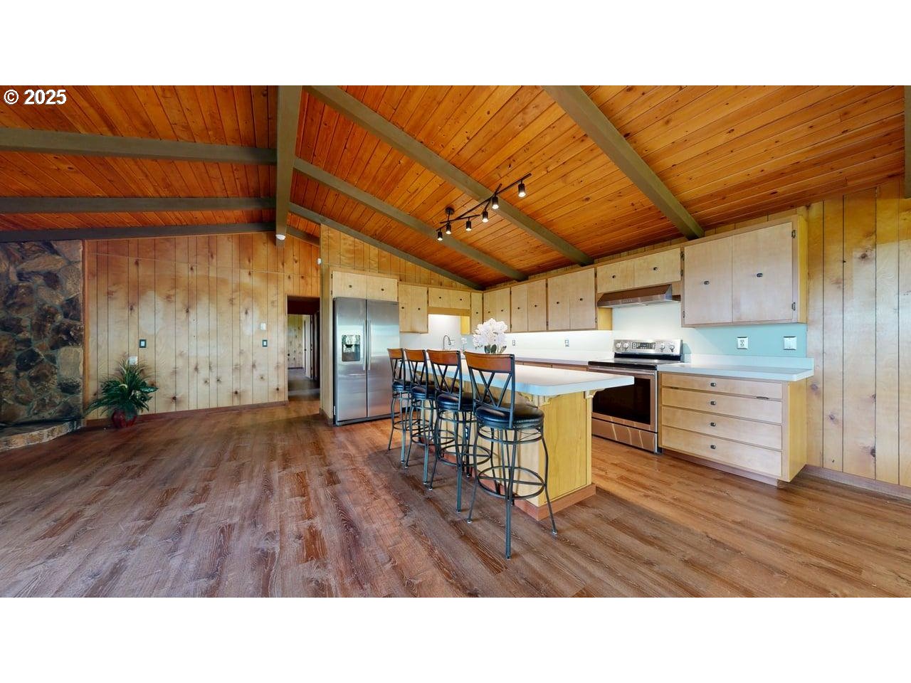 16945 Pacific View Dr Property Photo 8