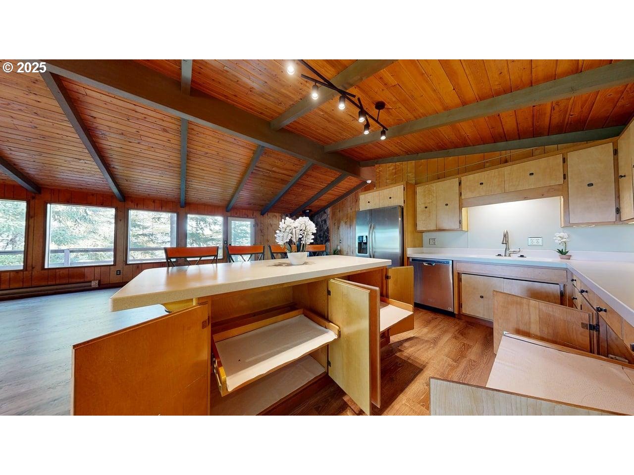 16945 Pacific View Dr Property Photo 10