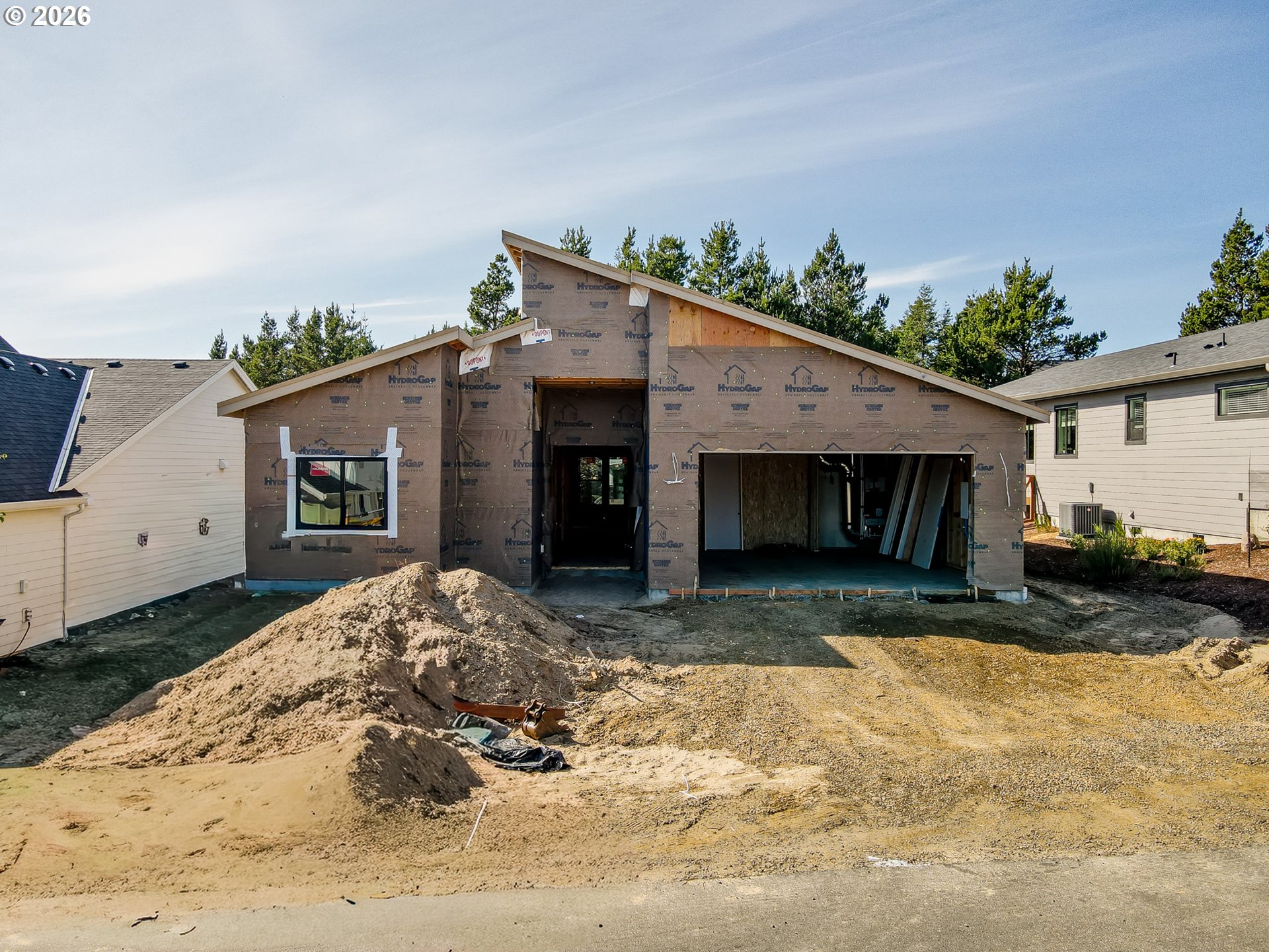 525 MEADOWS DR Property Photo 1