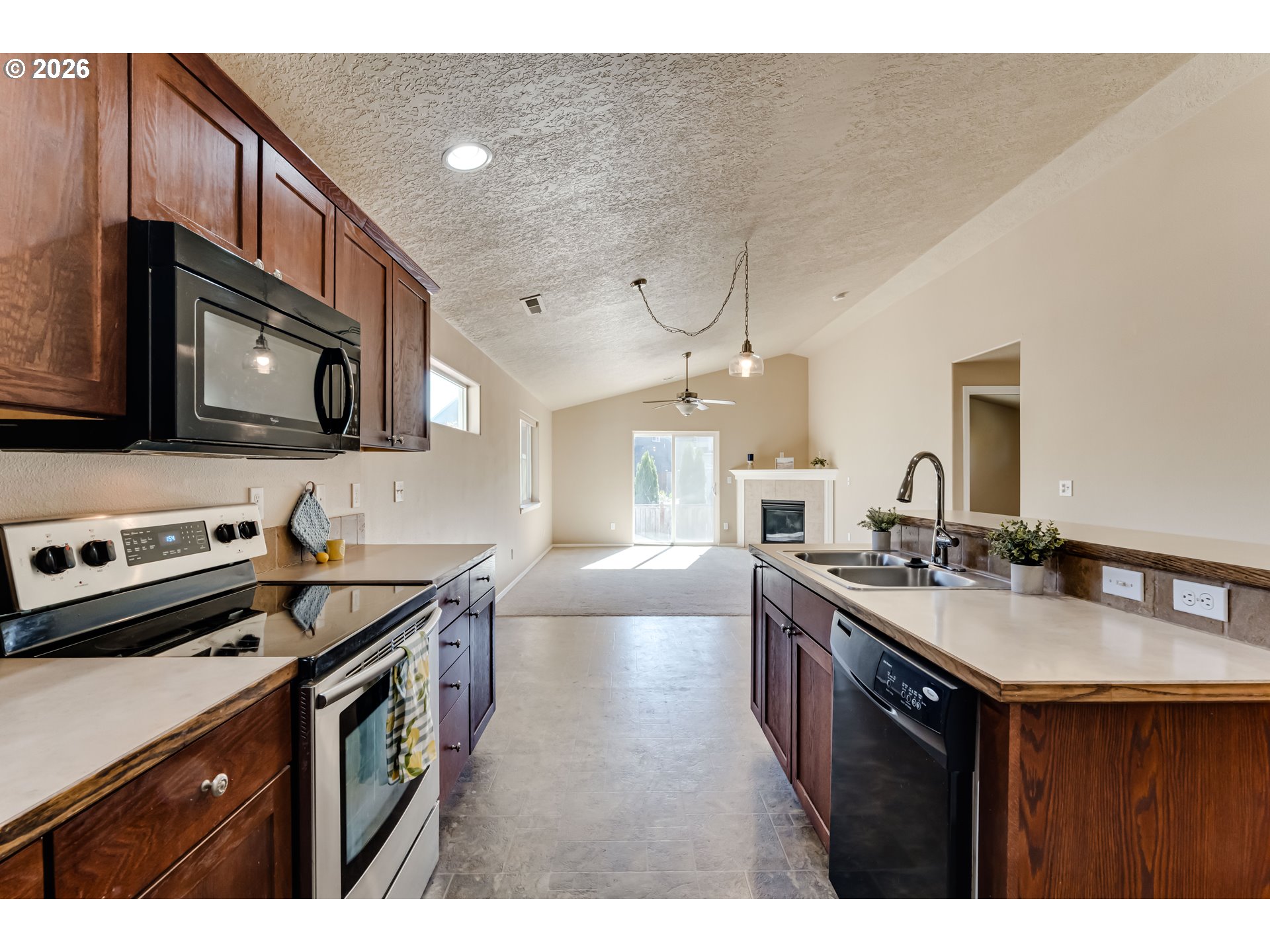 1942 Adelman Loop Property Photo 7
