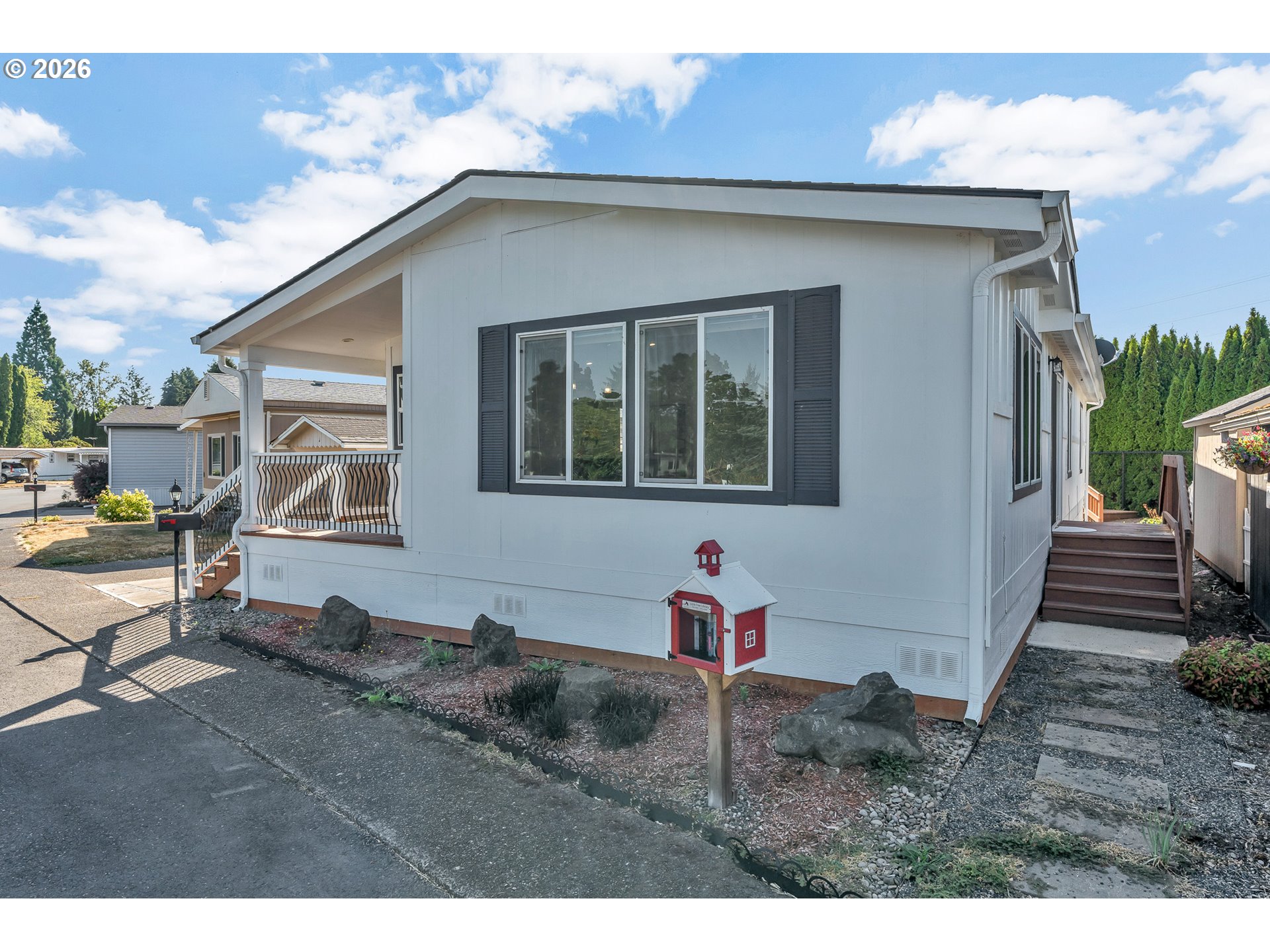 570 N 10th Ave 2 Property Photo 2