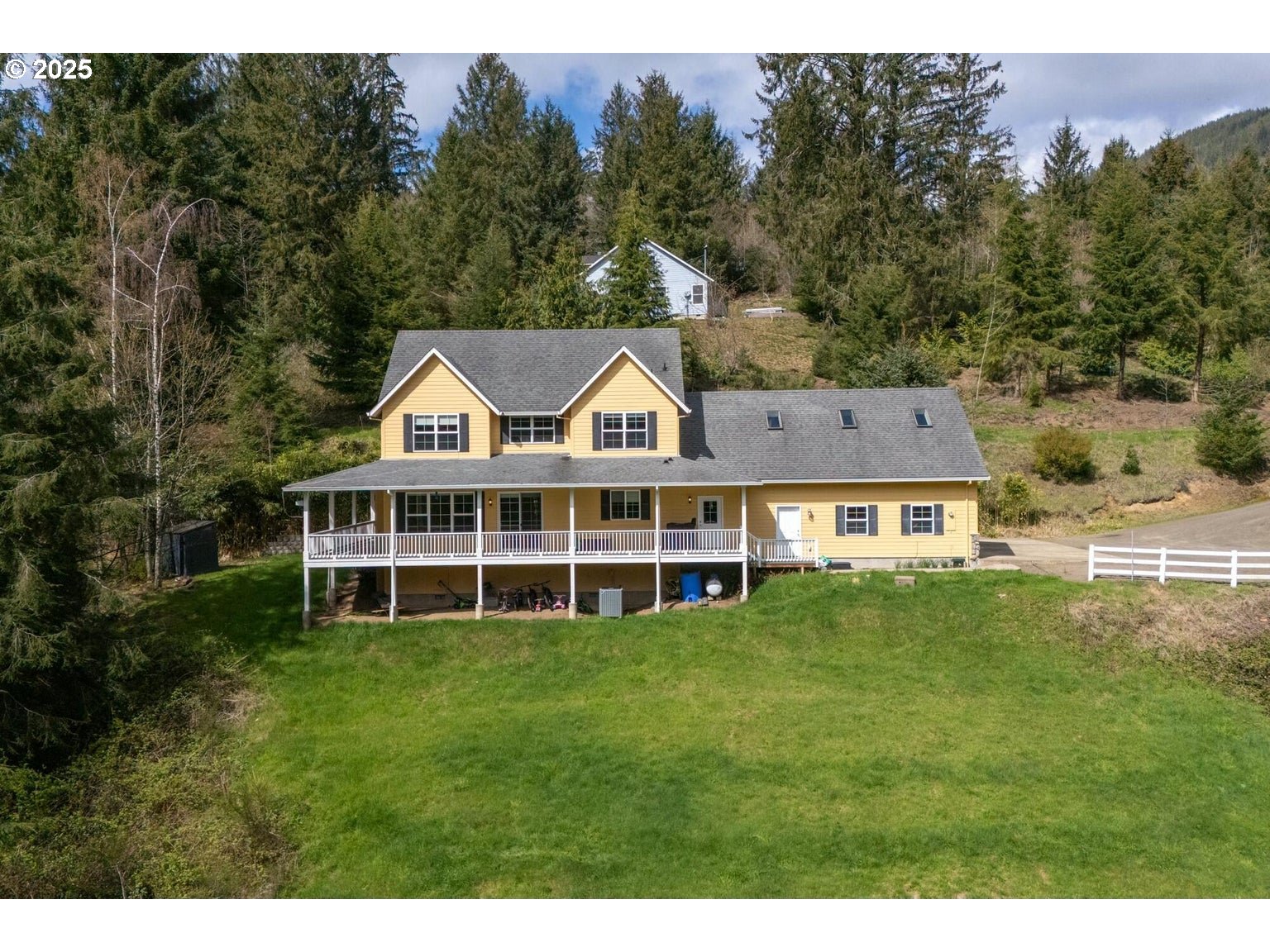 8100 BRIAR LN Property Photo 1
