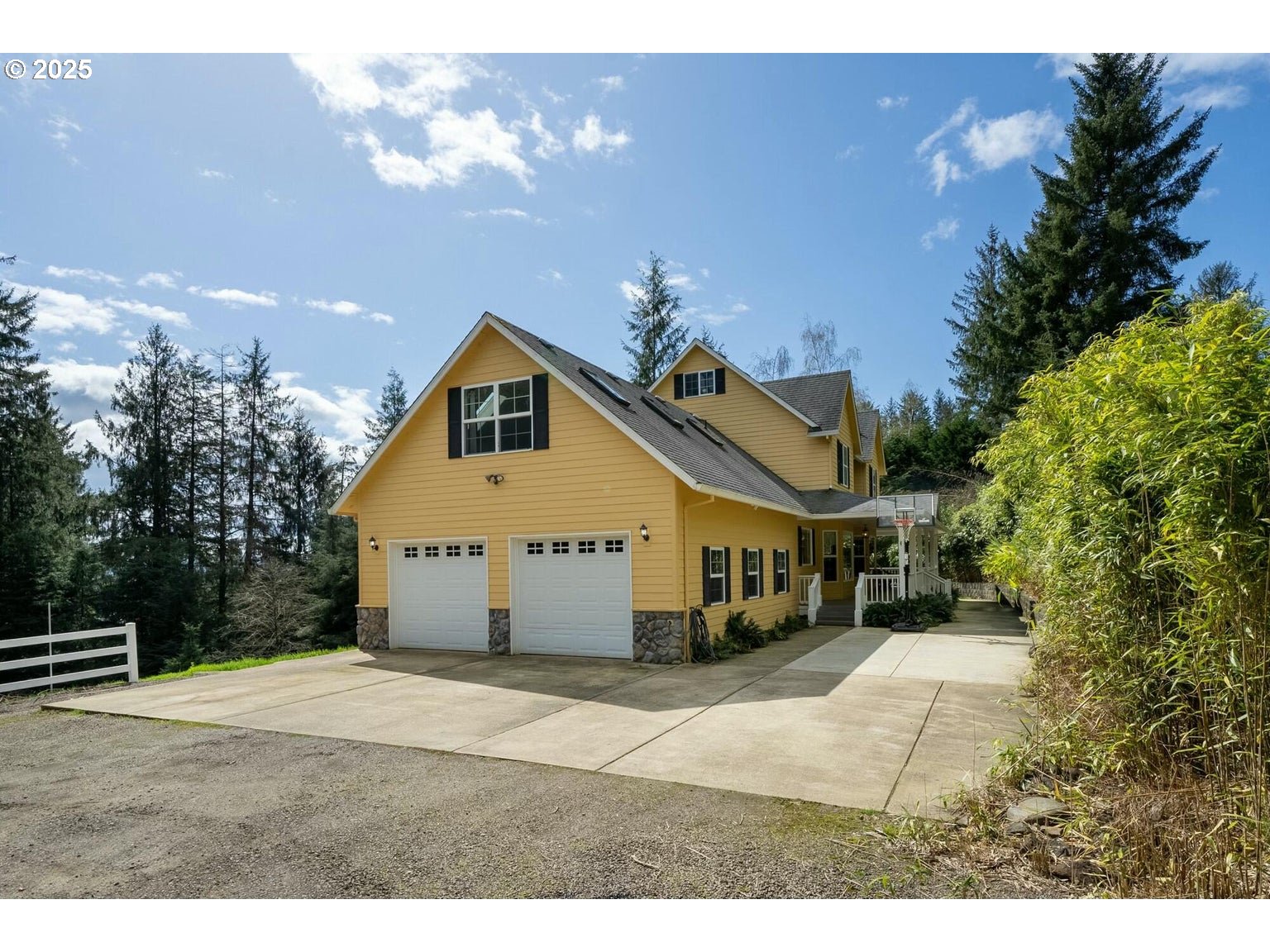 8100 Briar Ln Property Photo 3