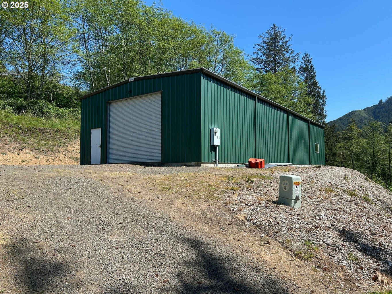 1690 Skyline Dr Property Photo 1