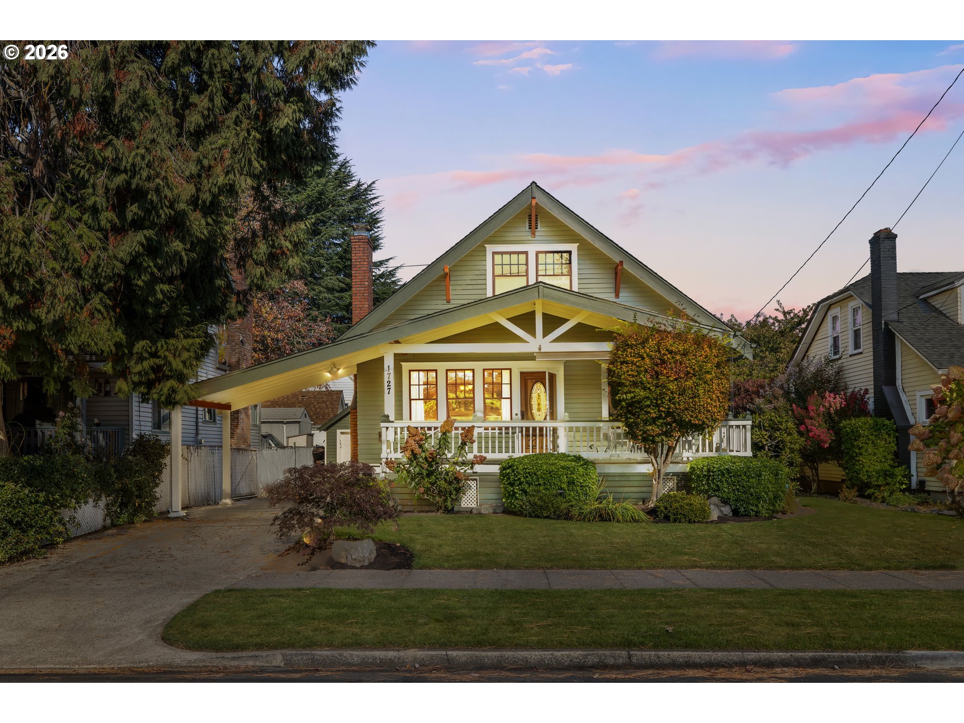1727 N Winchell St Property Photo 1