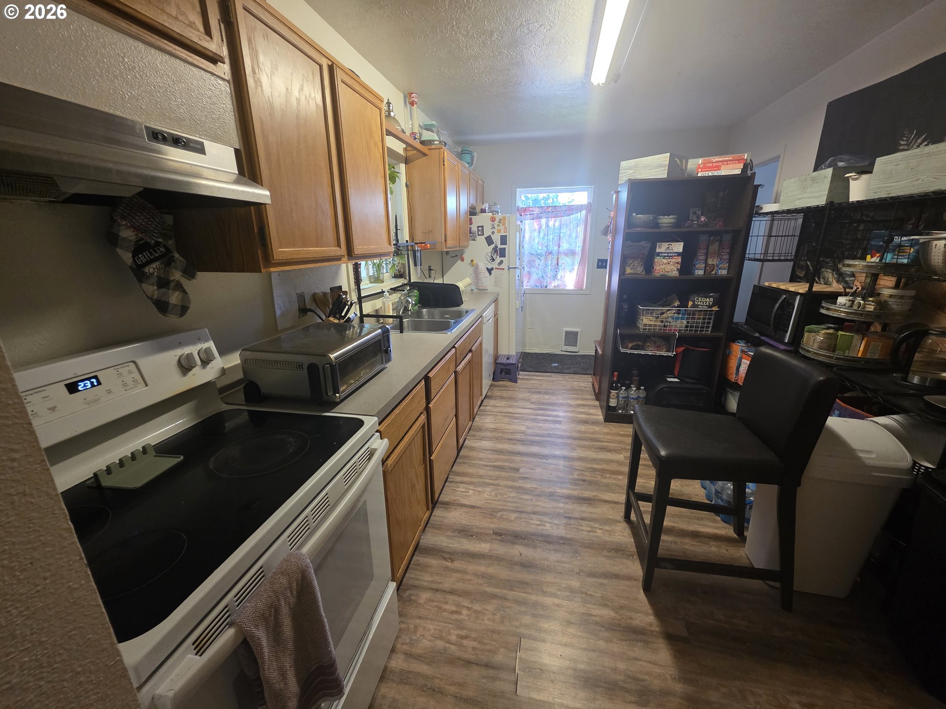 589 Knapp Pl Property Photo 2