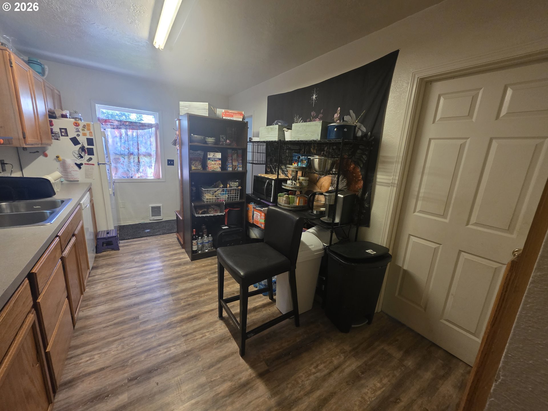 589 Knapp Pl Property Photo 3