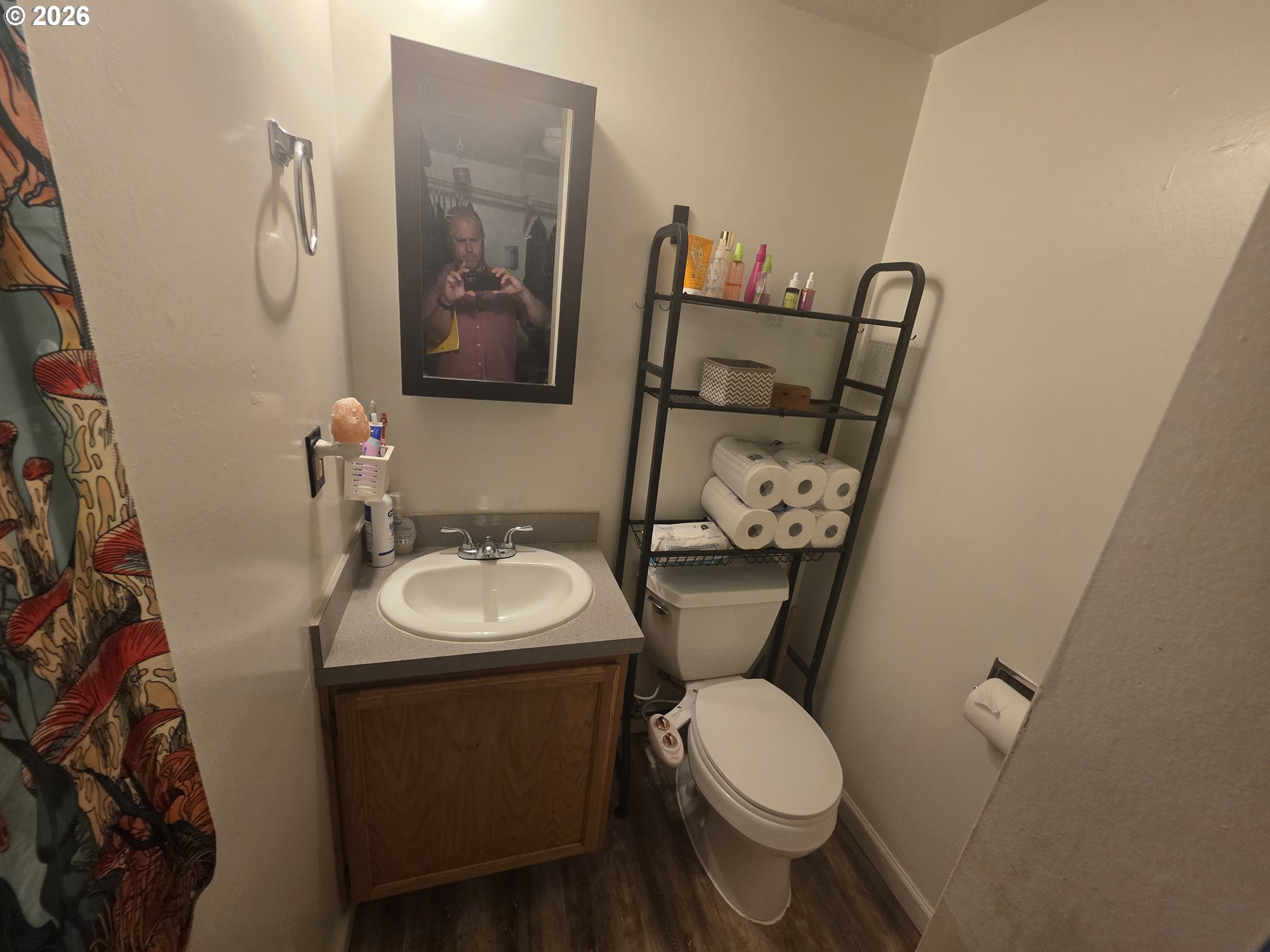 589 Knapp Pl Property Photo 5