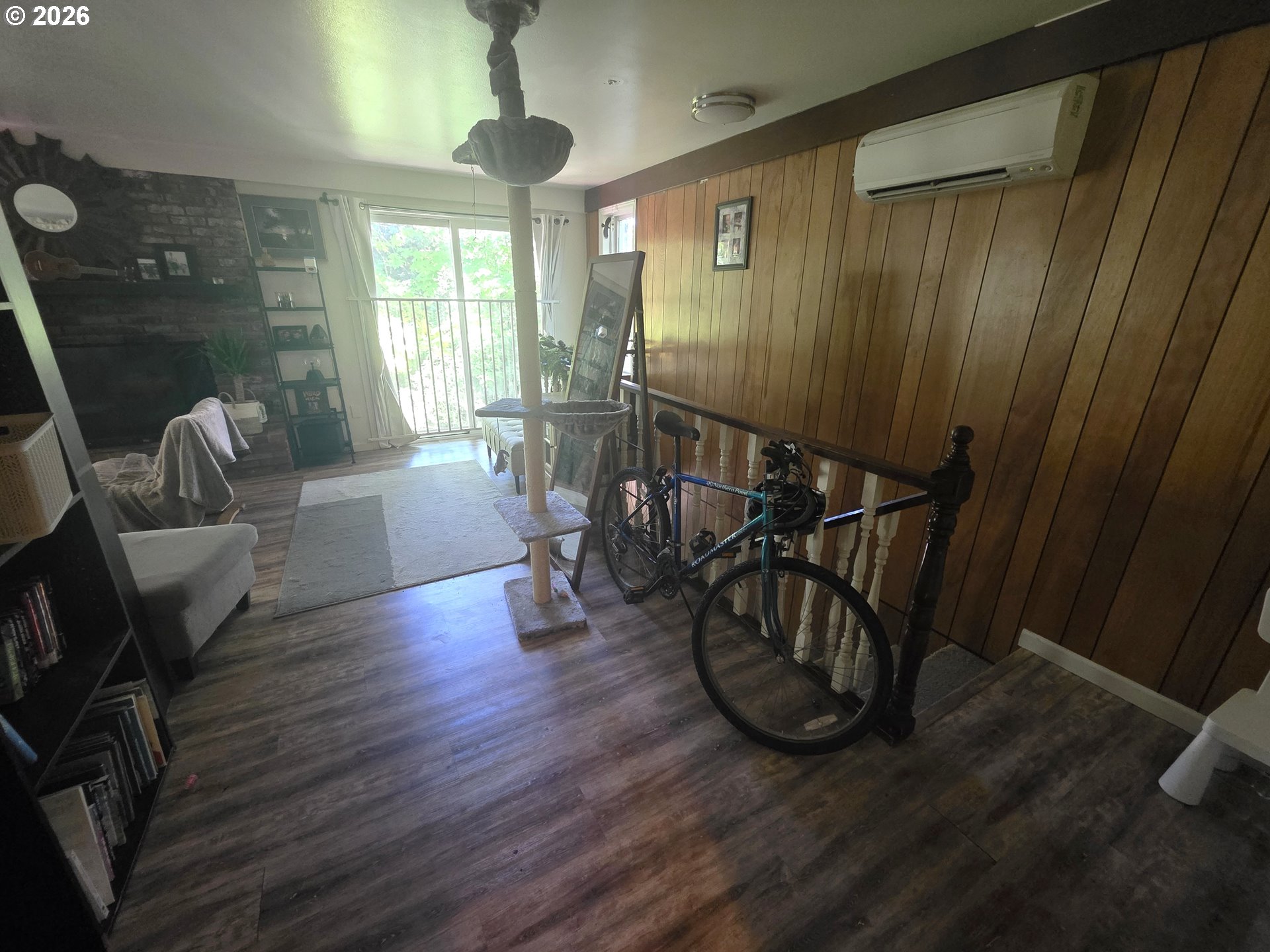 589 Knapp Pl Property Photo 7