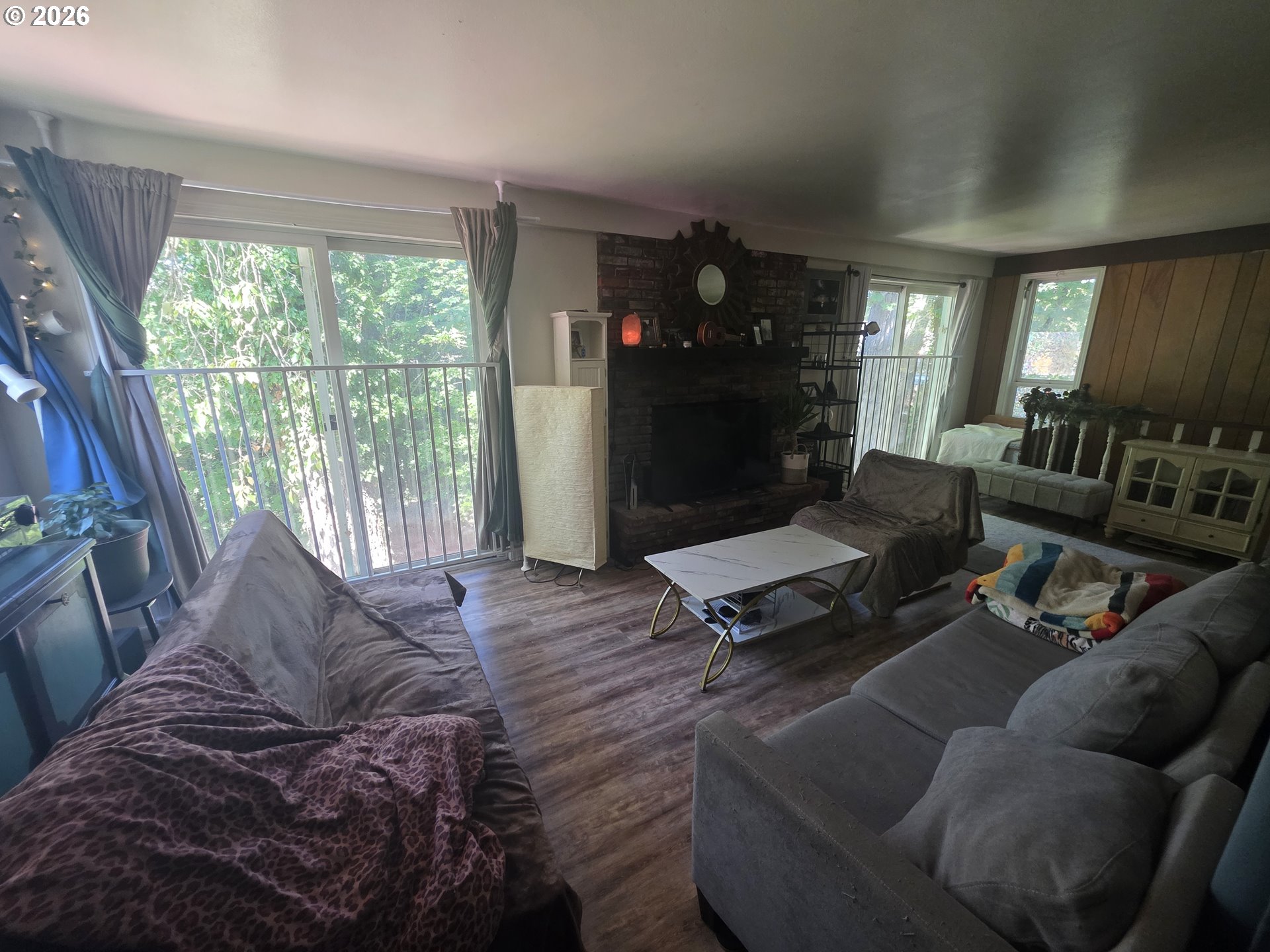 589 Knapp Pl Property Photo 8