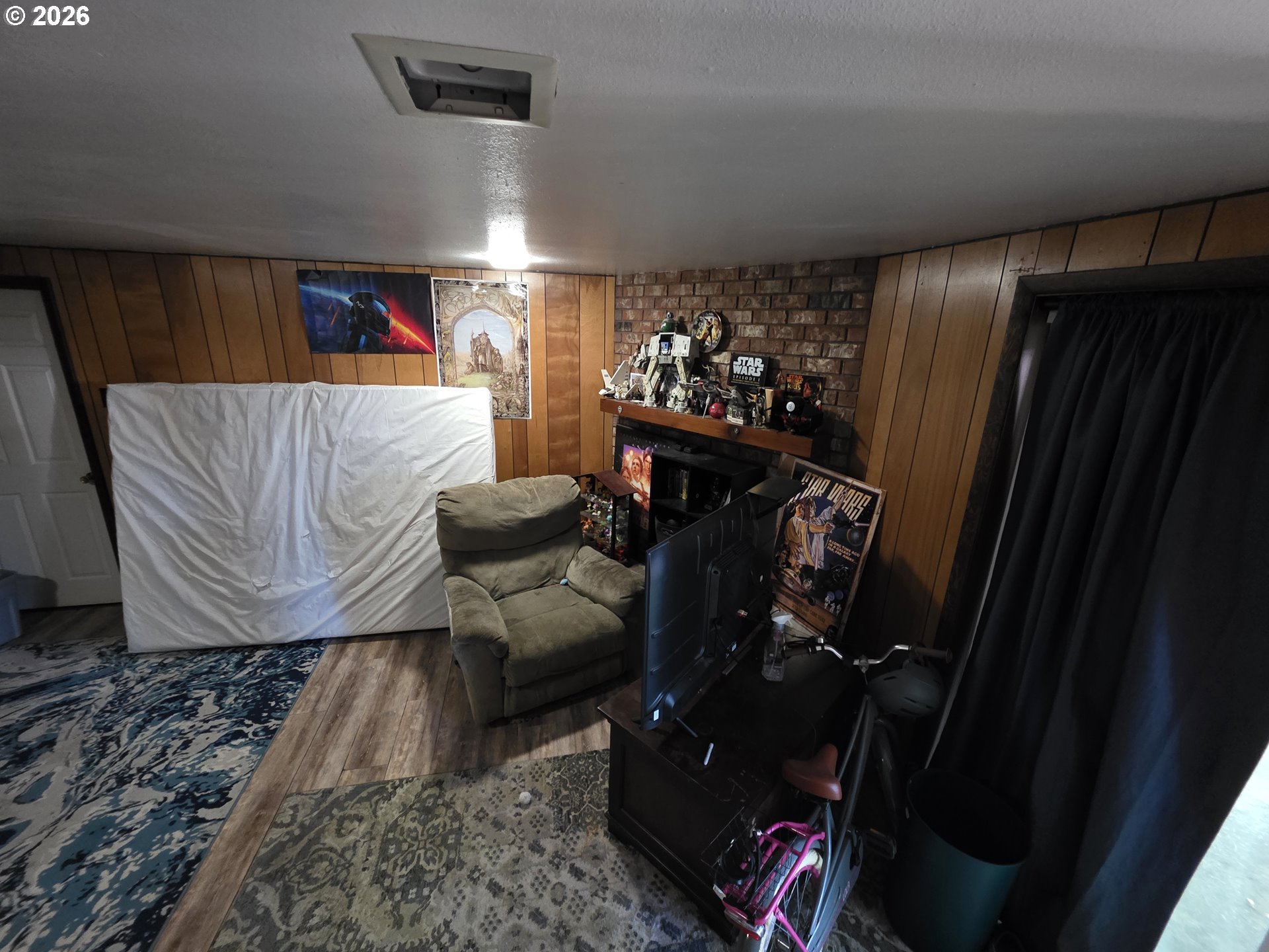 589 Knapp Pl Property Photo 9