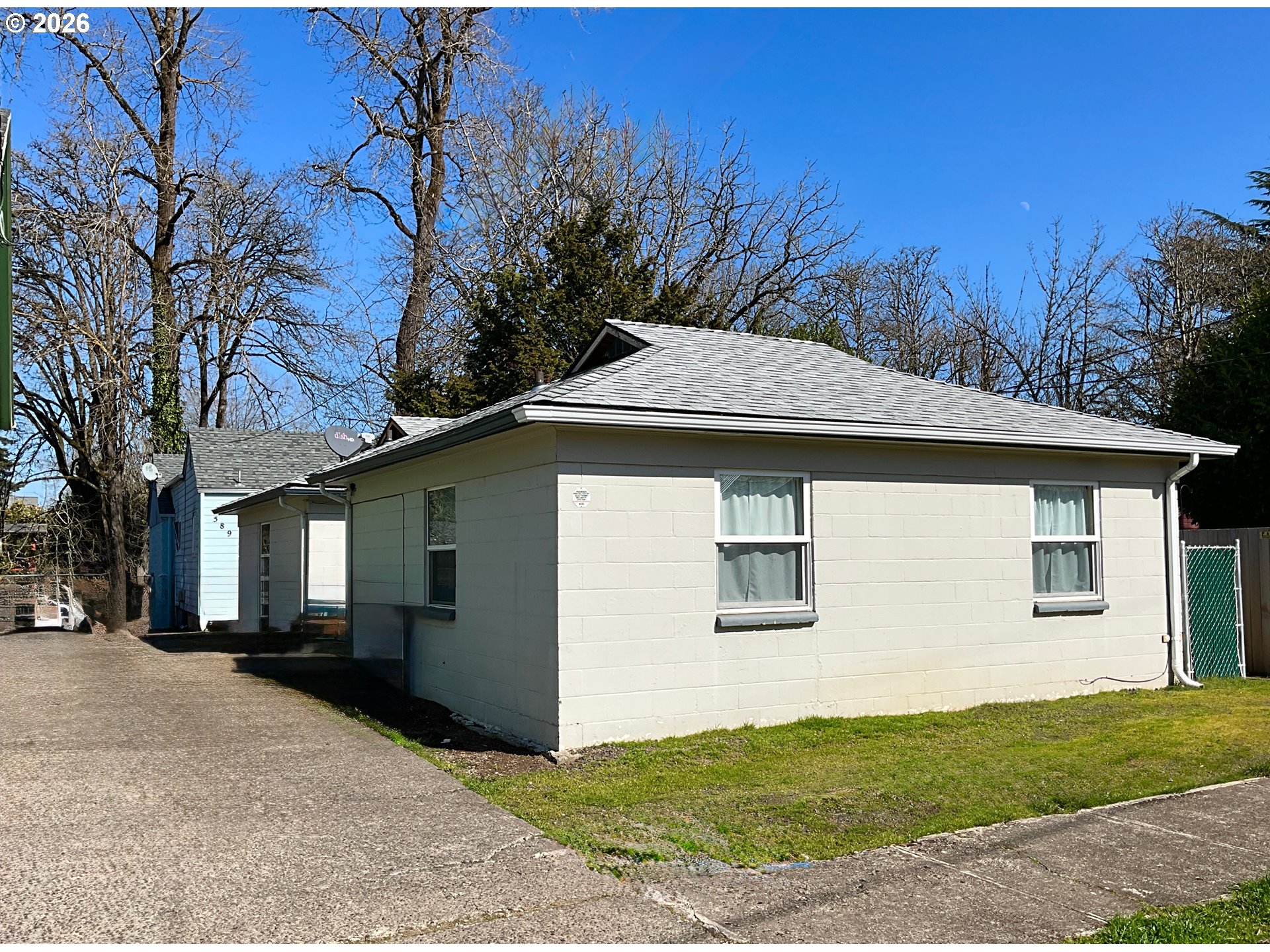 589 Knapp Pl Property Photo 17